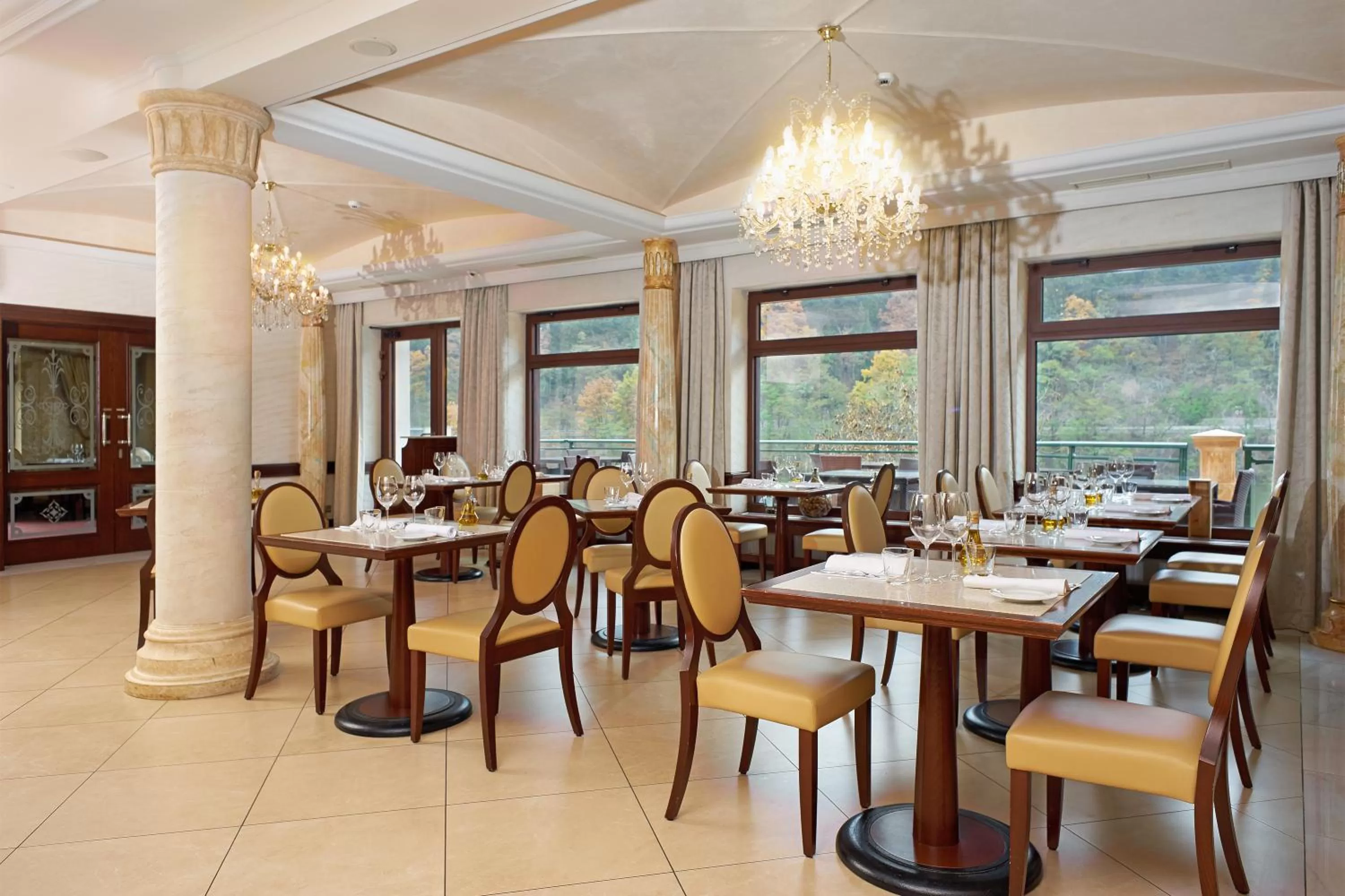 Restaurant/places to eat in Retro Riverside Wellness Resort