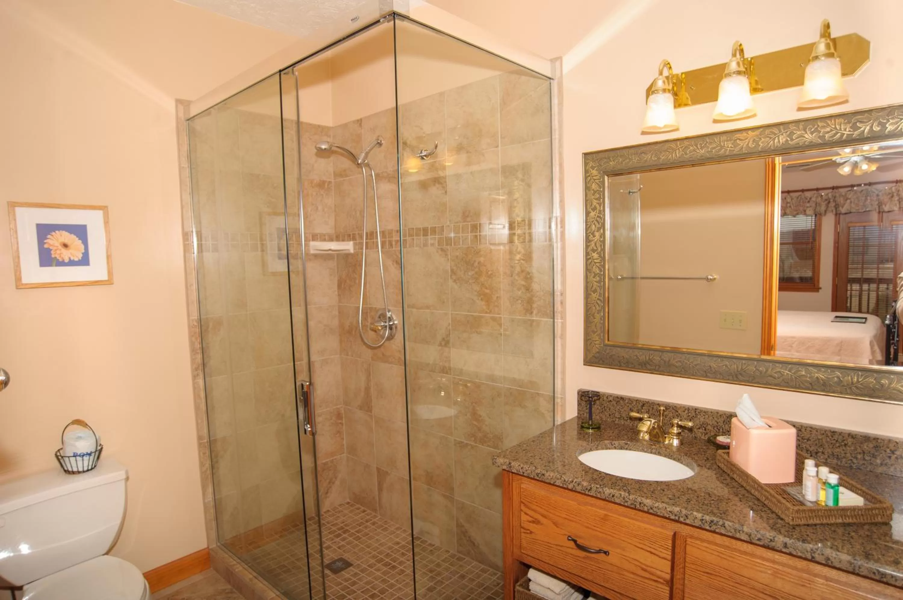 Bathroom in Berry Springs Lodge