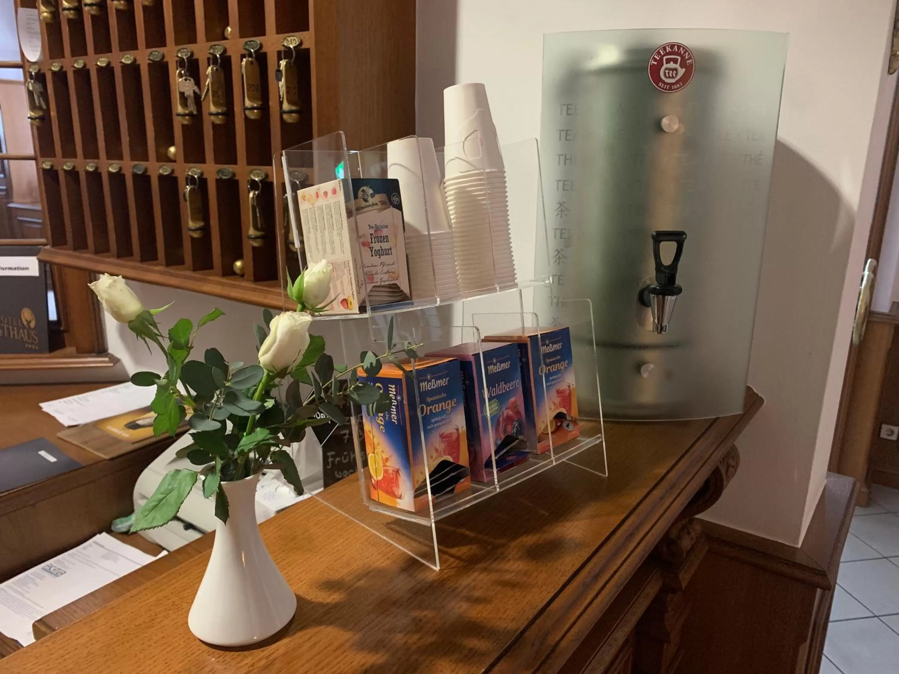 Coffee/tea facilities in Parkhotel Forsthaus
