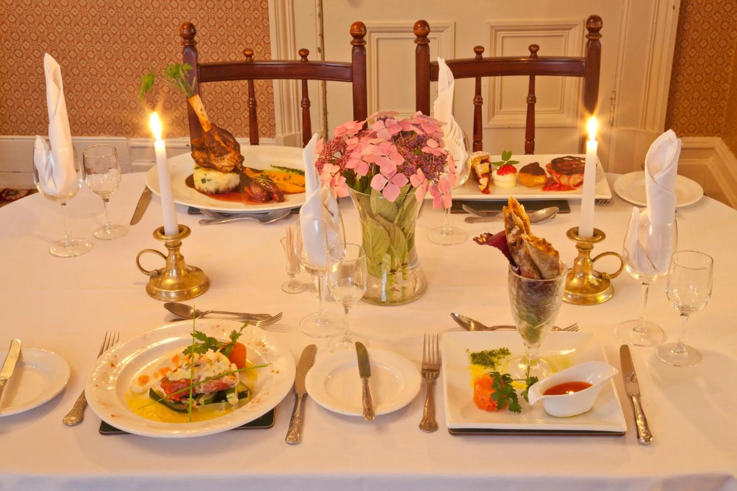 Restaurant/places to eat in Woodhill House