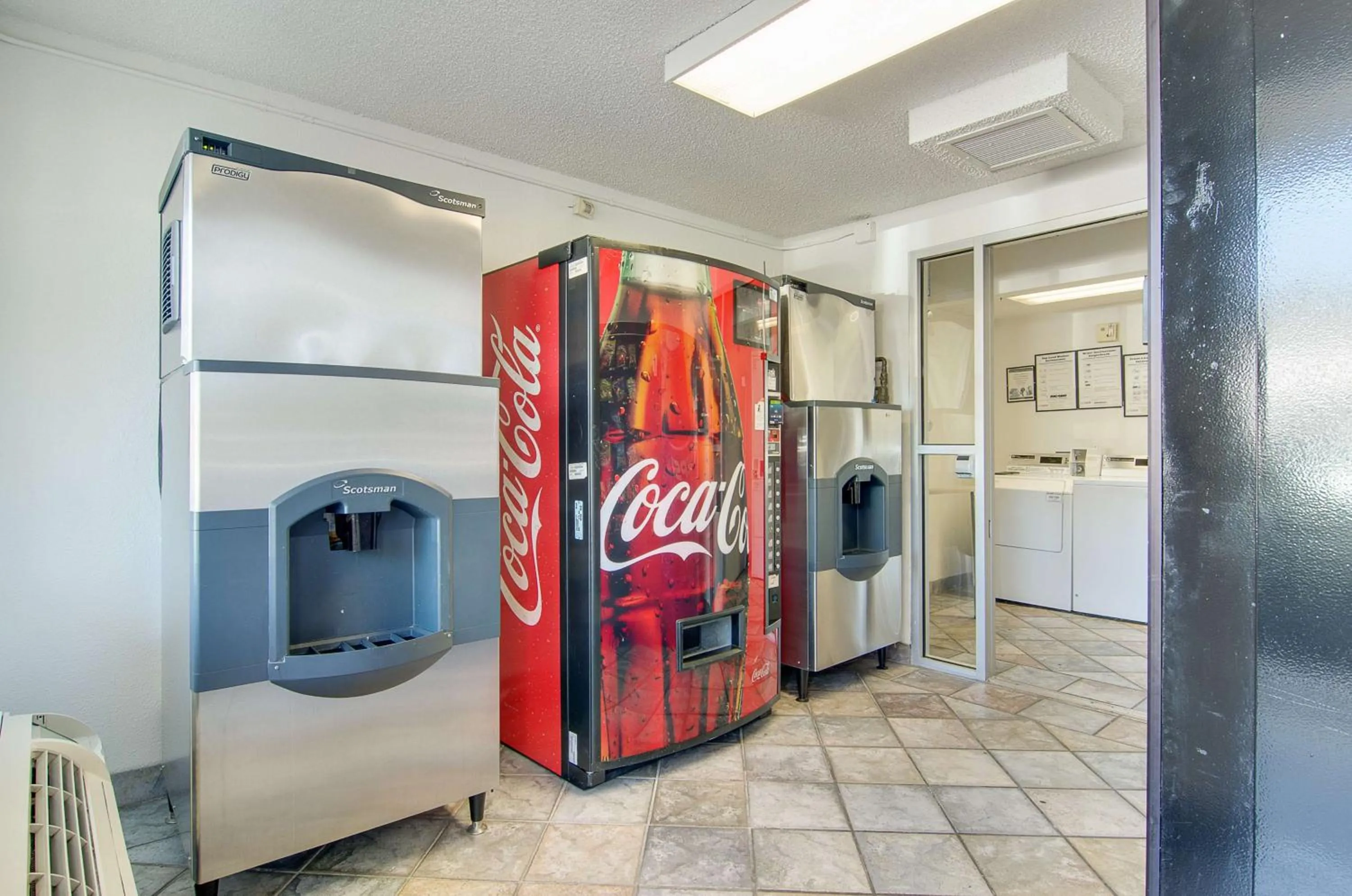 Property building in Motel 6-Tacoma, WA - South