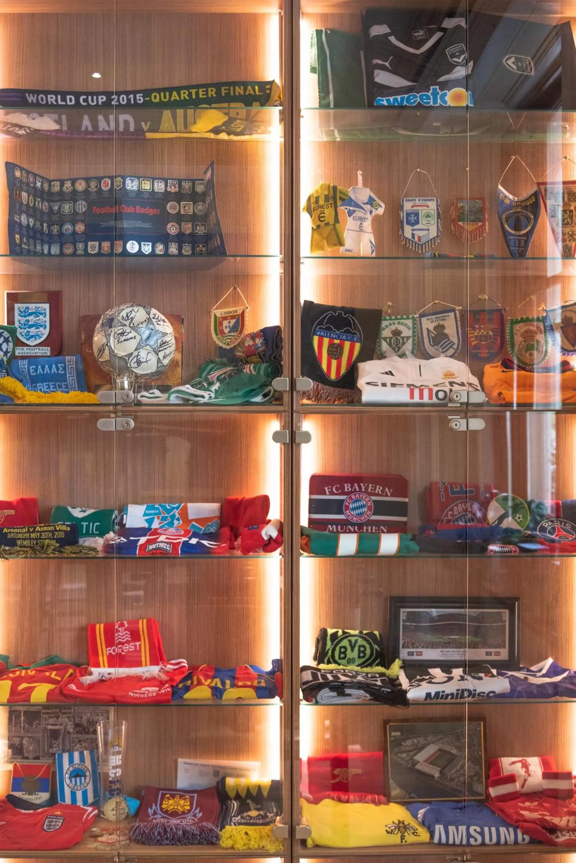 Communal lounge/ TV room in Shakespeare Hotel