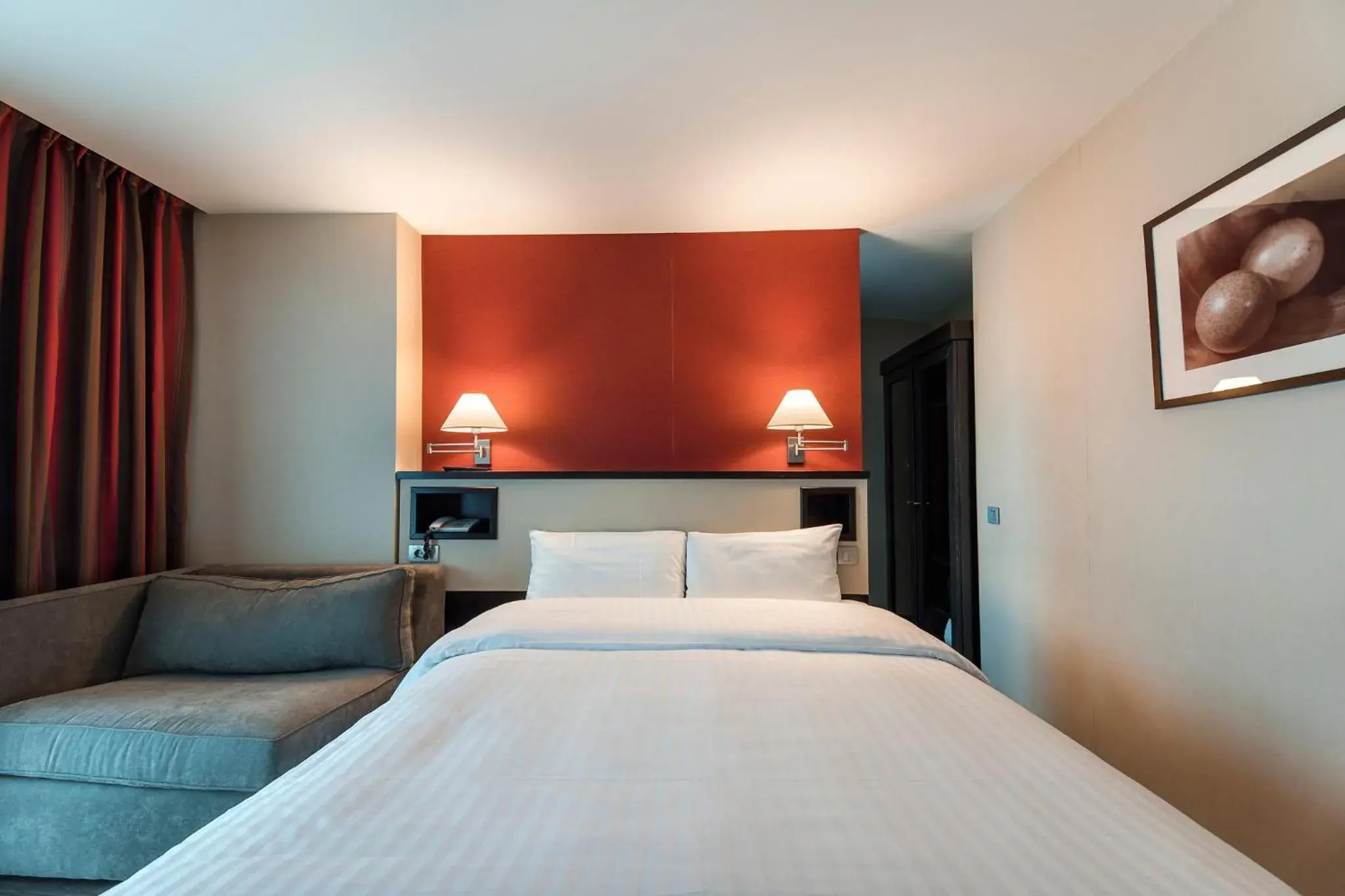 Standard Double Room in Hotel CH Bucharest Standard Double Room in Hotel CH Bucharest