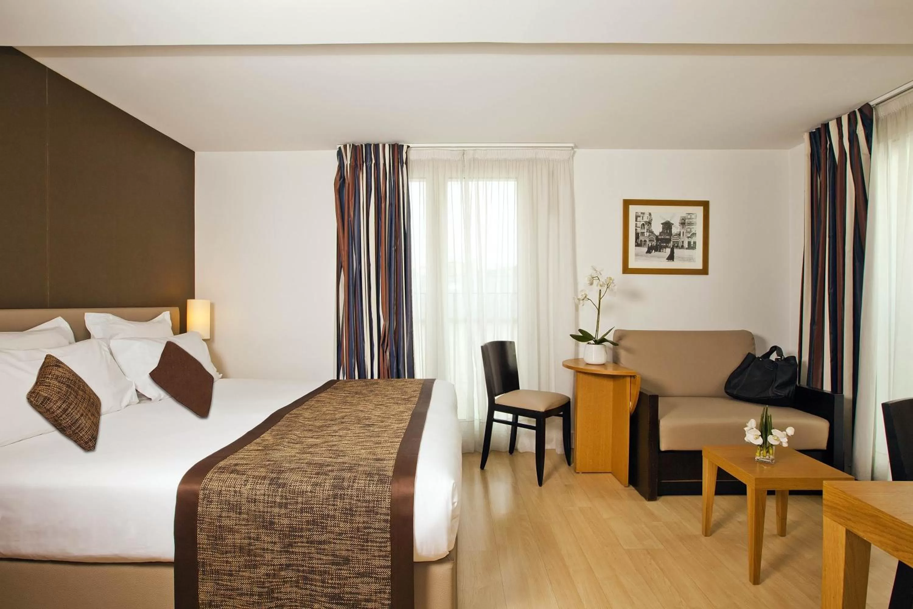 Bedroom, Bed in Residhome Paris Opéra