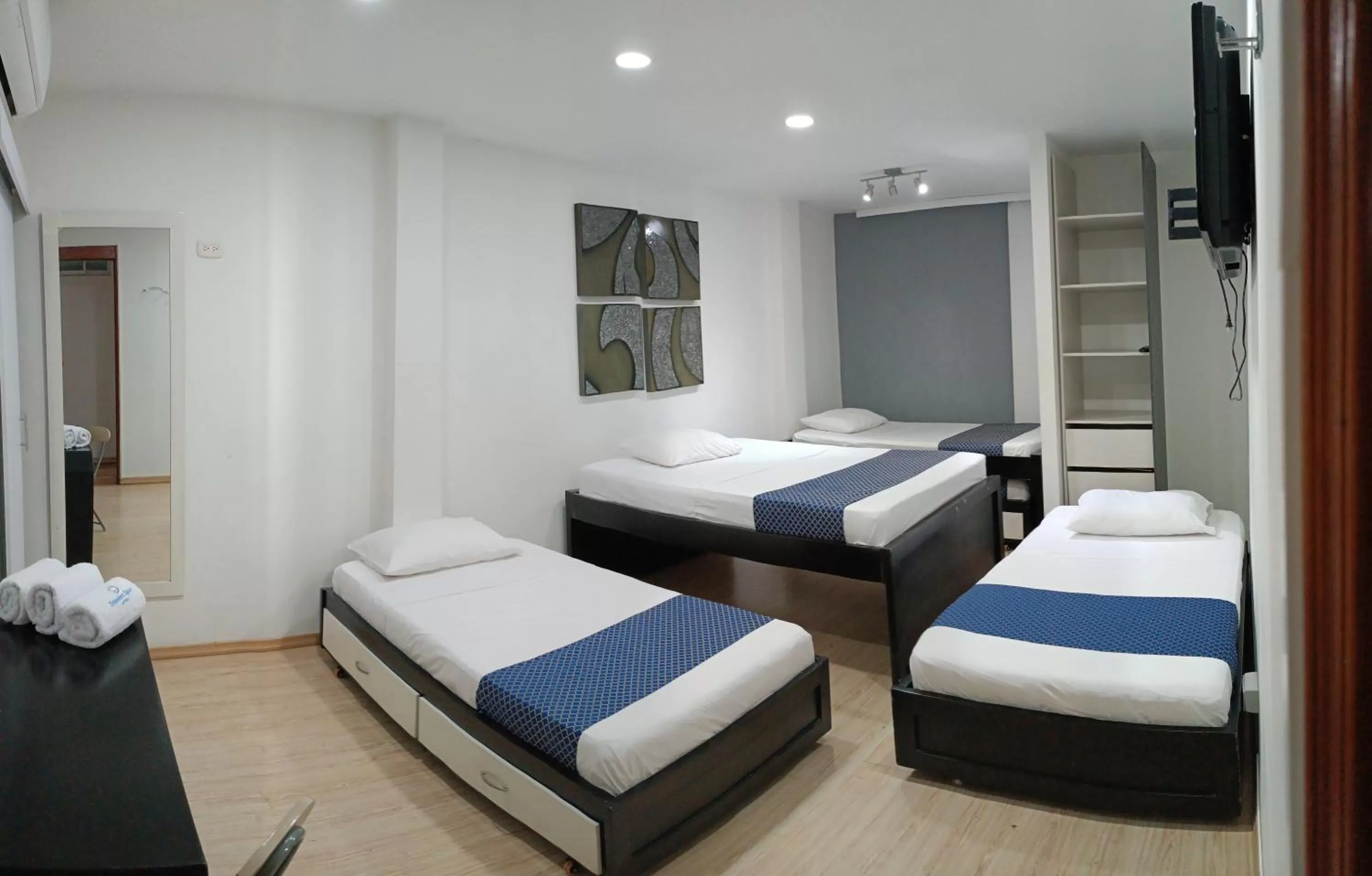 Bed in Hotel Travelers Sport