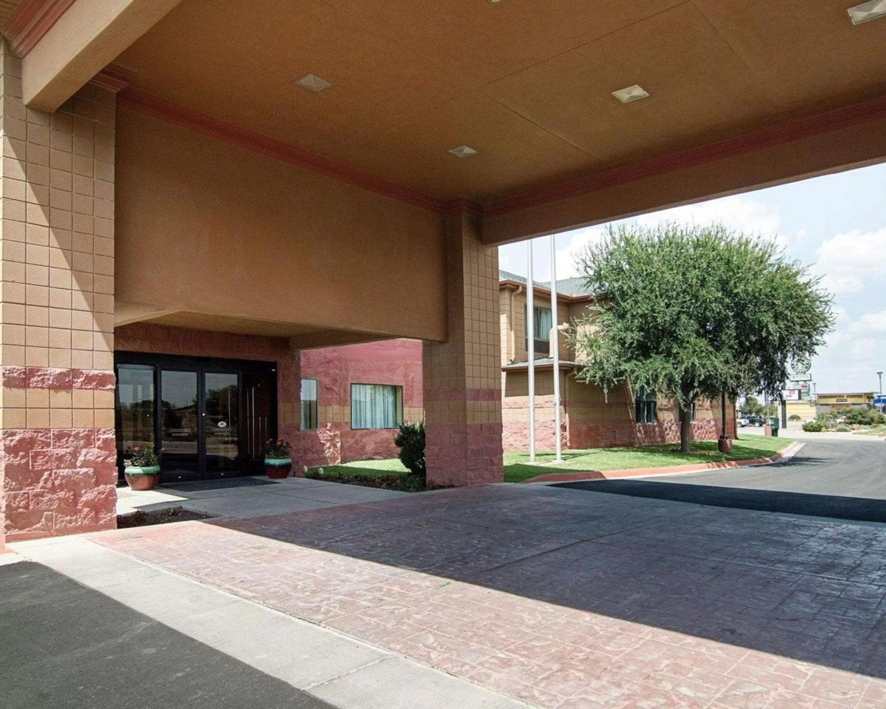 Property building in Quality Inn Midland South