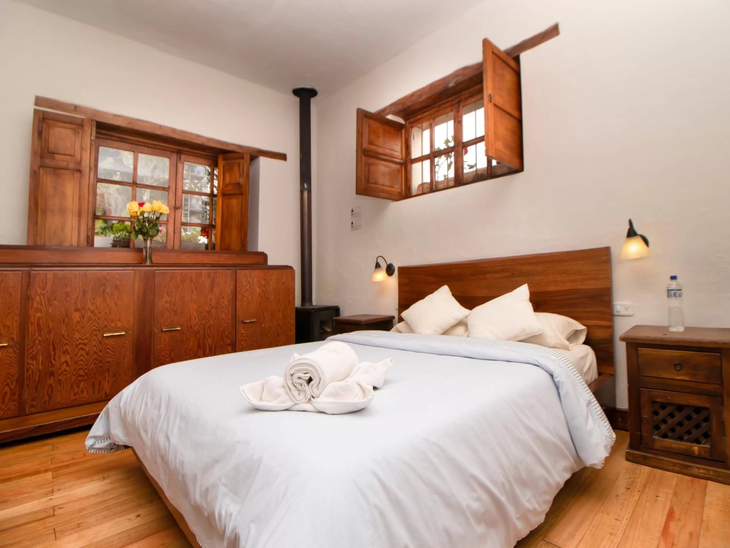 Bed in Hosteria Papagayo Cotopaxi