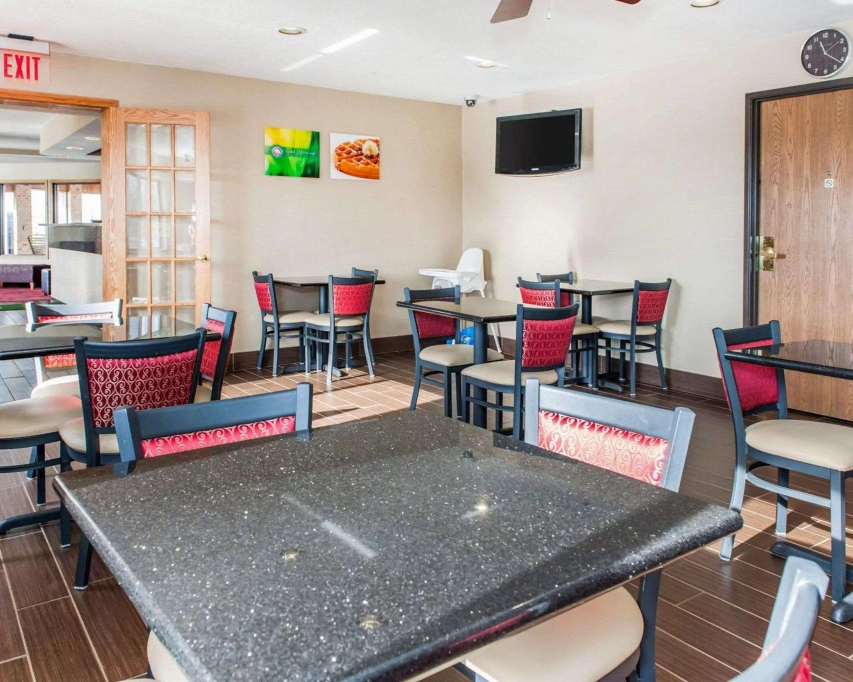 Restaurant/places to eat in Quality Inn Effingham North