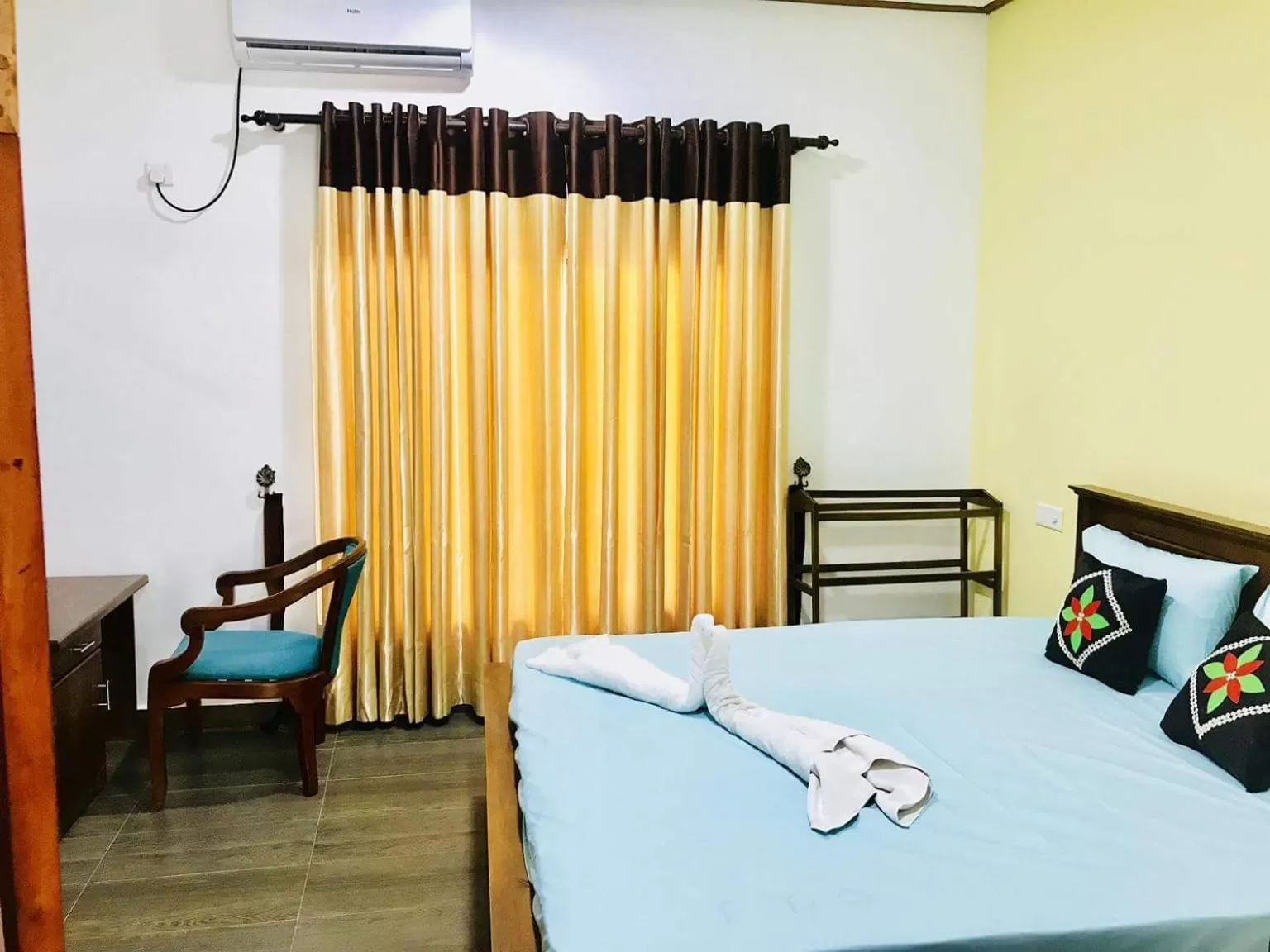 Bed in Ocean Gate Negombo