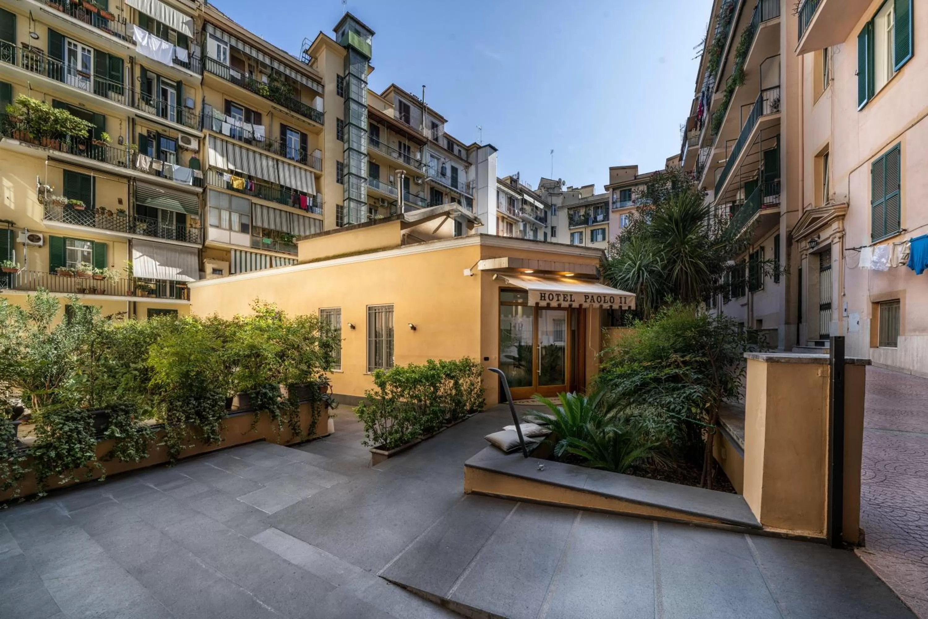 Facade/entrance in Hotel Paolo II