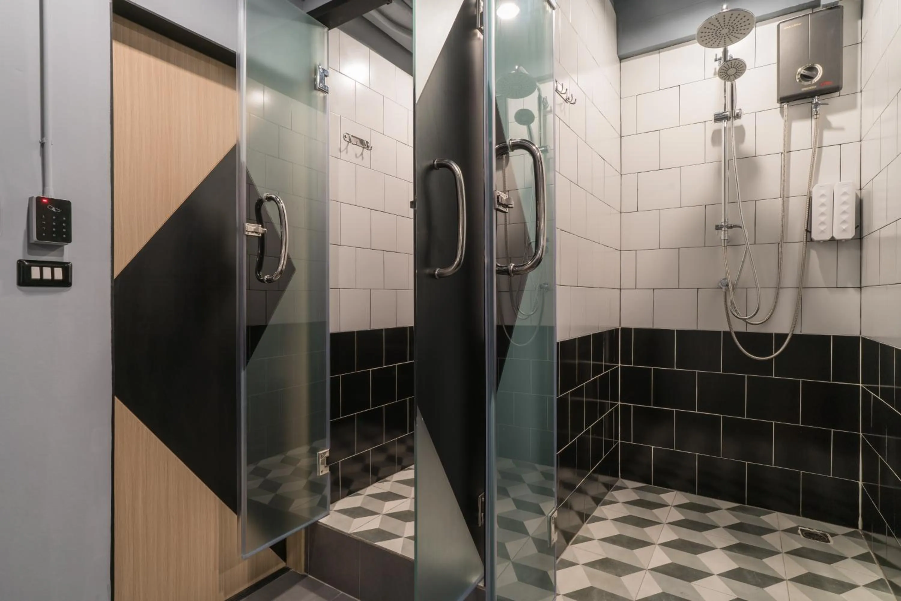 Public Bath in Sleep Box Patong Hostel