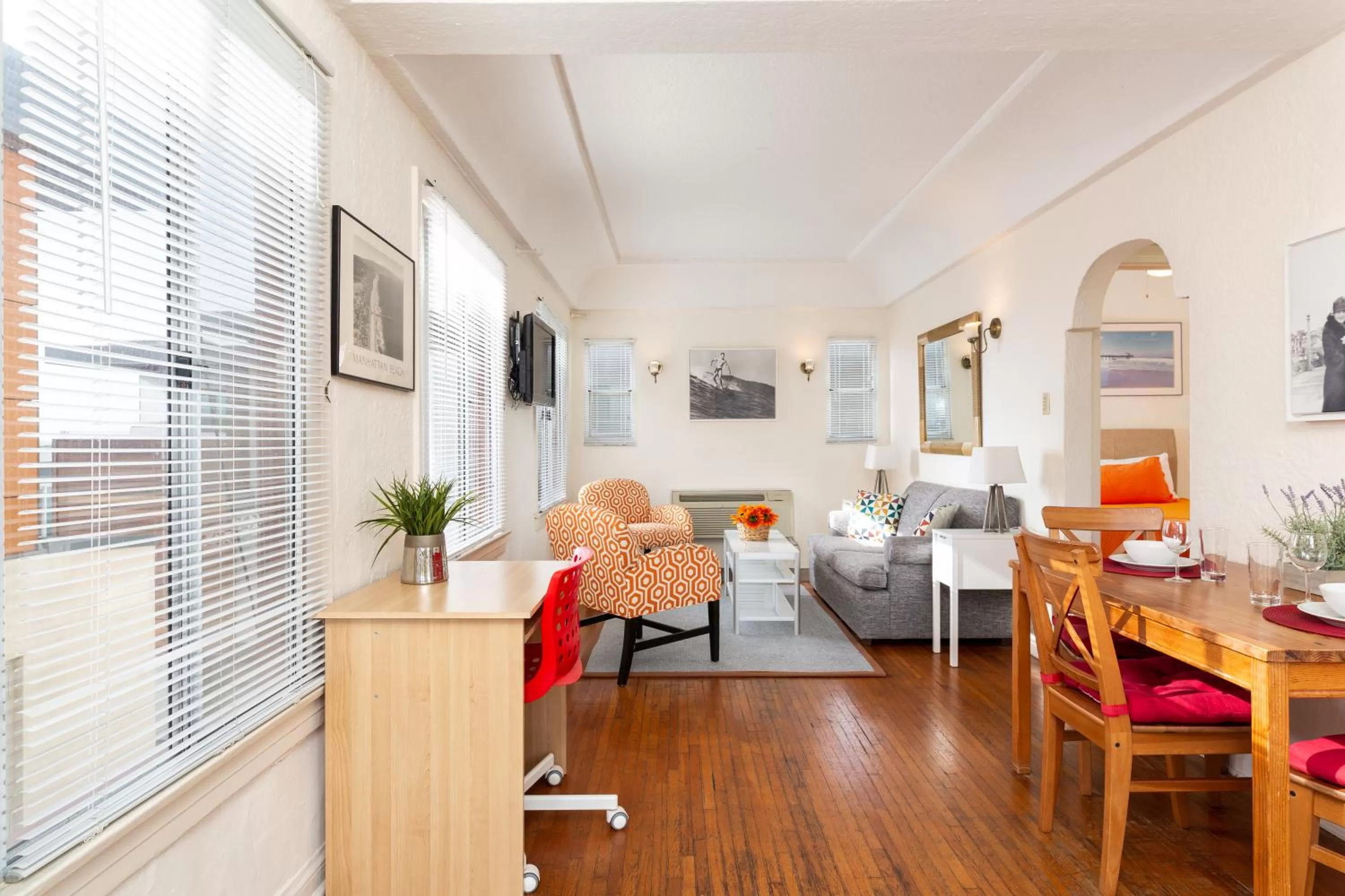 Communal lounge/ TV room in The Sea View Inn At The Beach