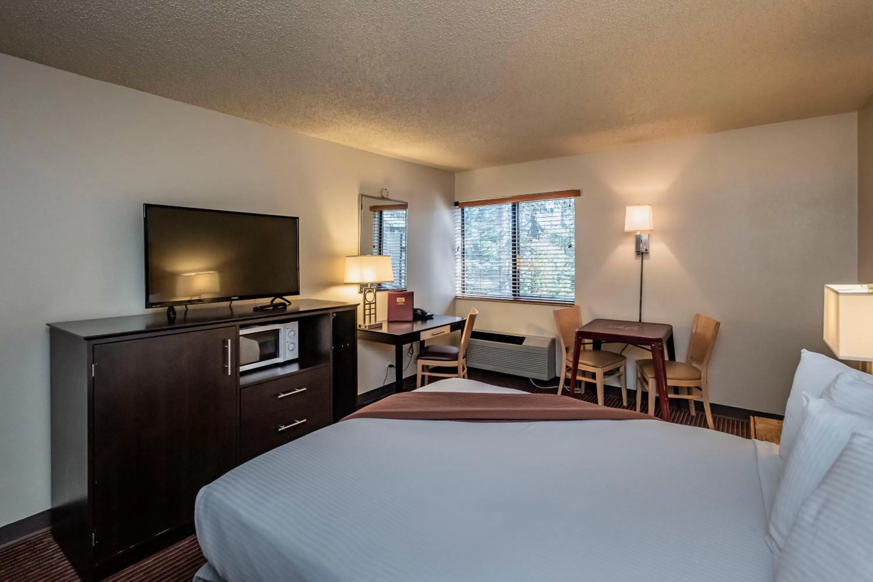 TV and multimedia, Bed in Inn At Truckee
