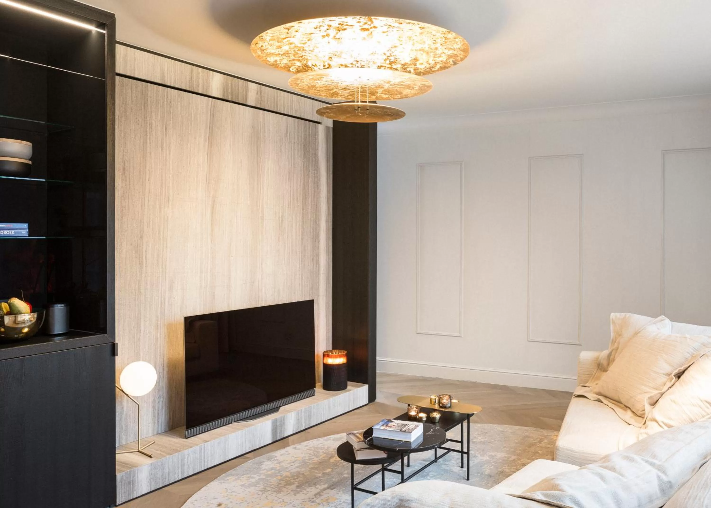 TV and multimedia in Gulde Schoen Luxury Studio-apartments