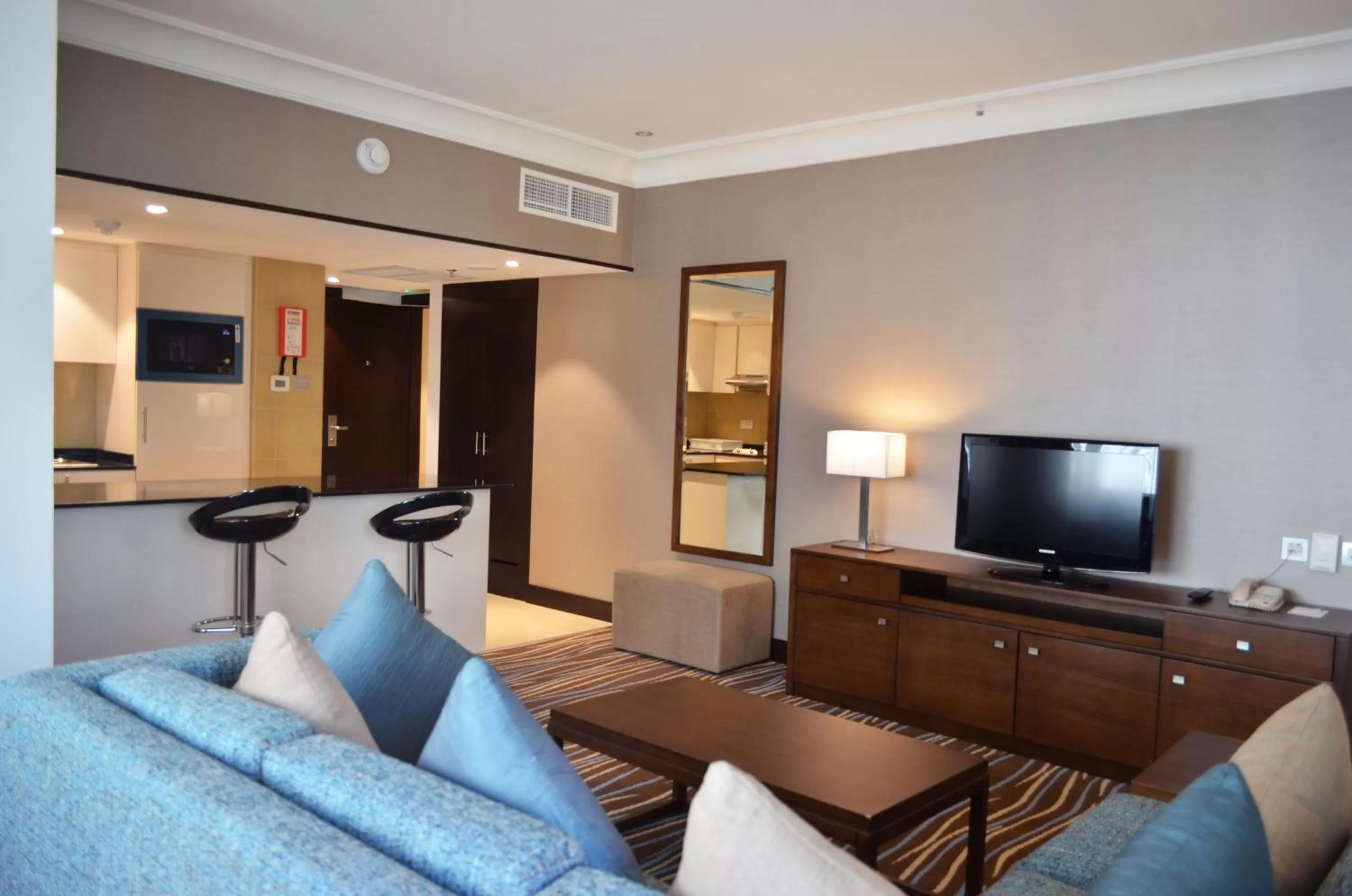 TV and multimedia in Copthorne Downtown by Millennium