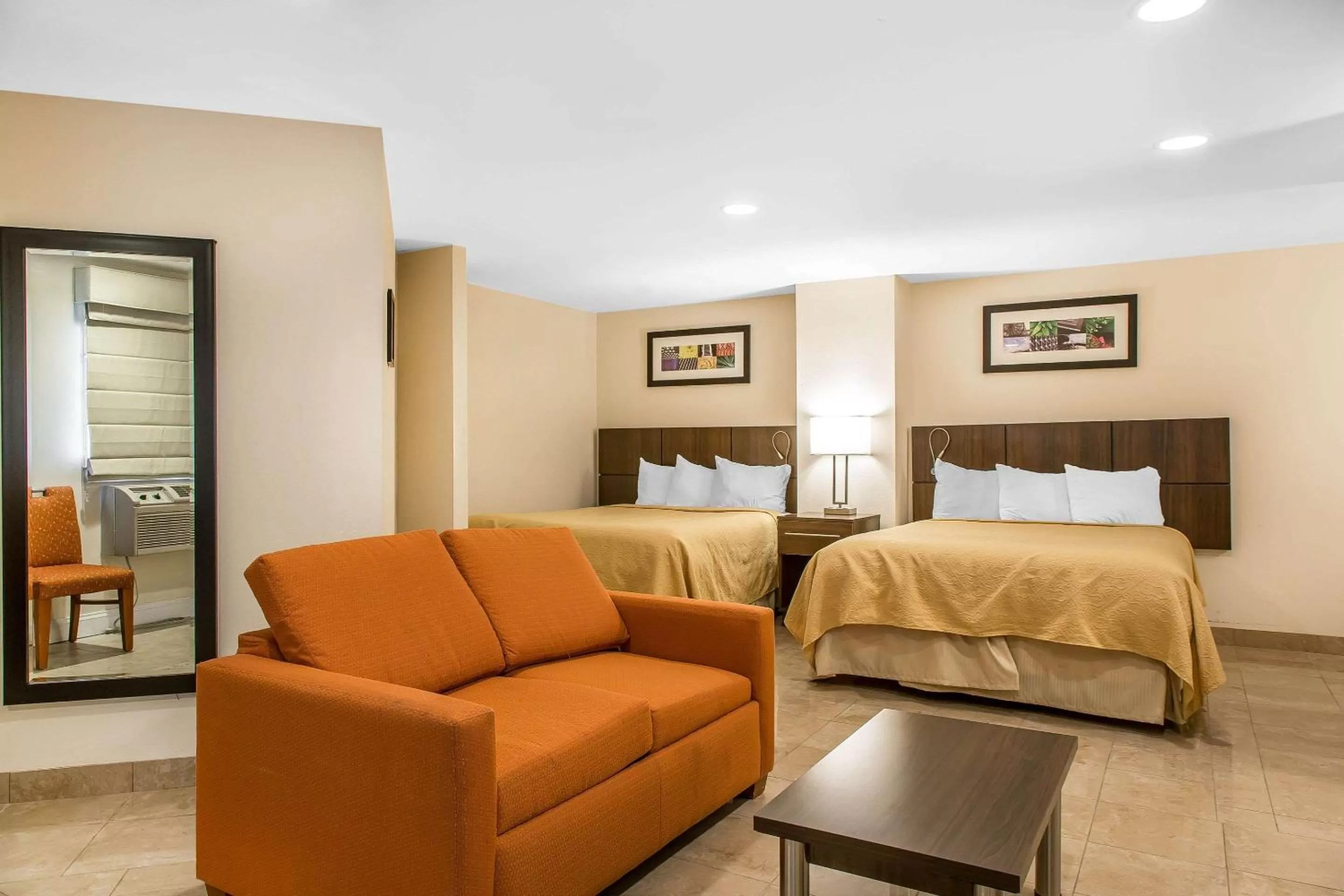 Photo of the whole room, Bed in Quality Inn & Suites Middletown - Newport