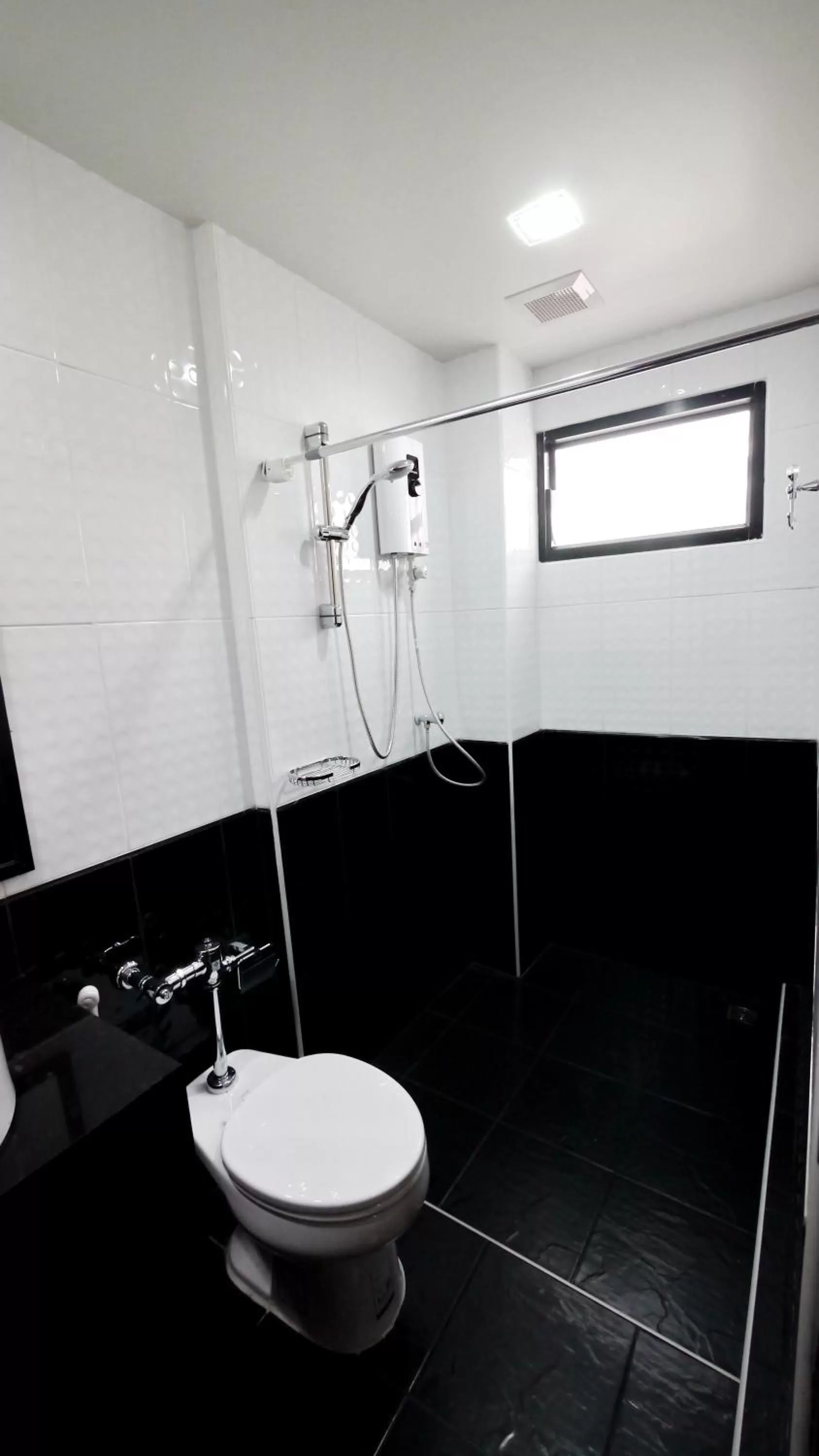 Bathroom in Basic Line Hotel @ Loikroh