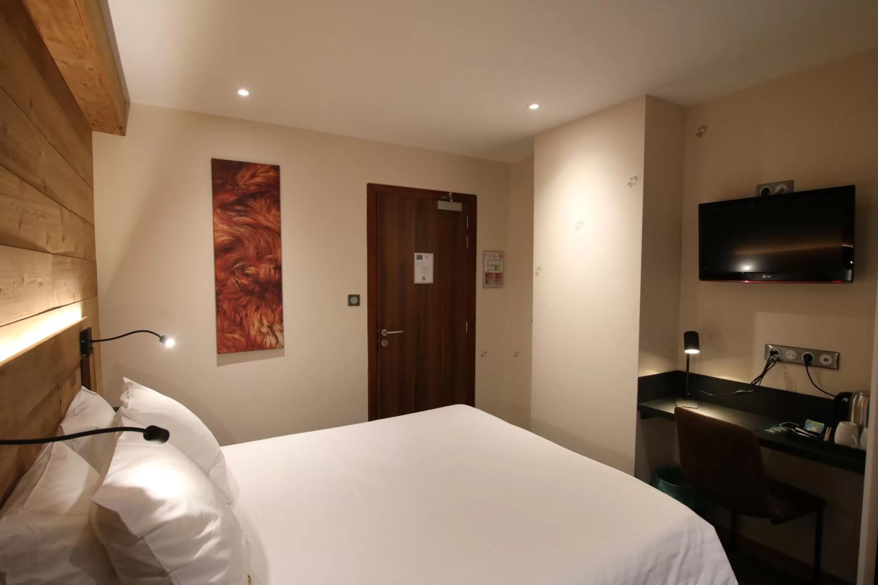 Photo of the whole room, Bed in Les Loges Du Parc