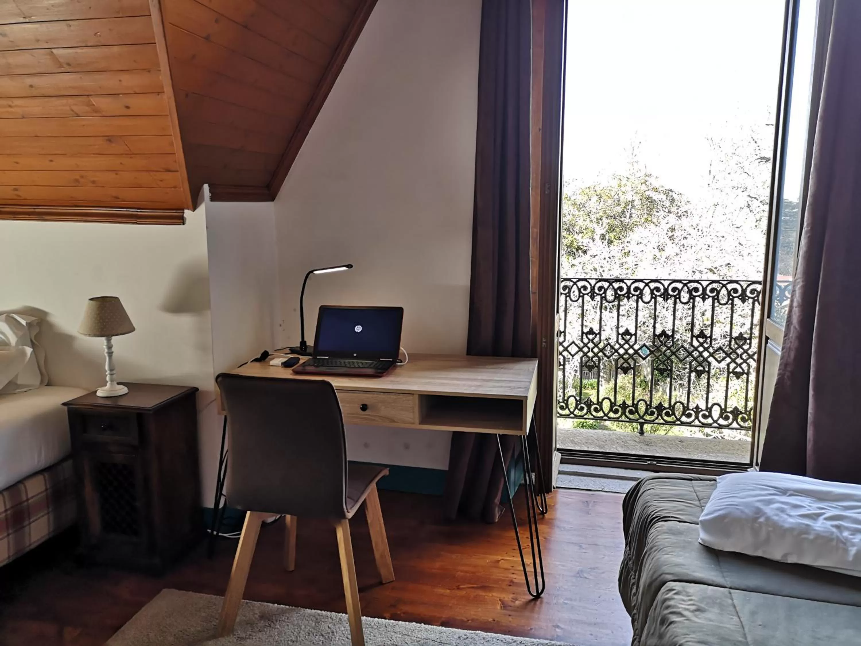 Seating area, TV/Entertainment Center in Guest House Villa dos Poetas