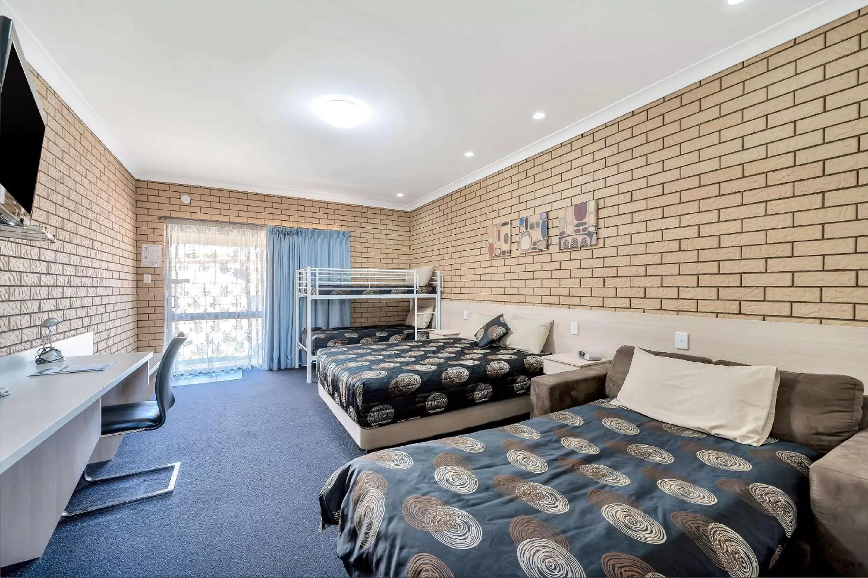 Photo of the whole room, Bed in Comfort Inn Warwick