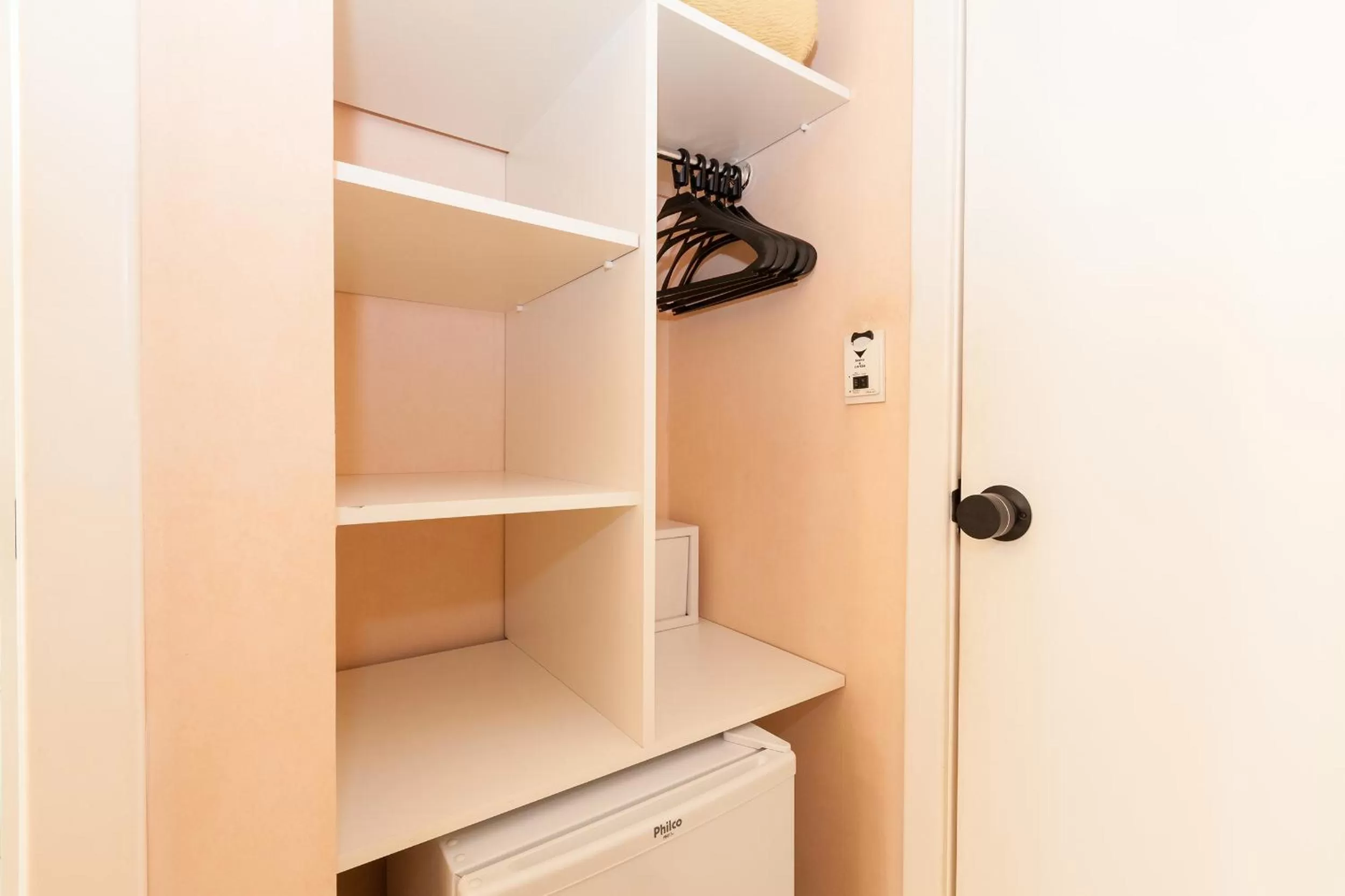 Bedroom, TV/Entertainment Center in Tri Hotel Smart Caxias