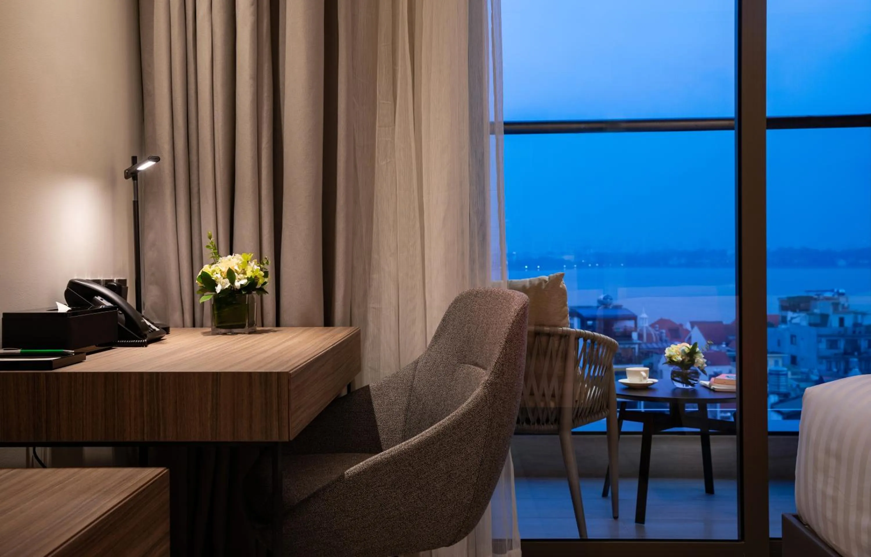 TV and multimedia in Oakwood Residence Hanoi