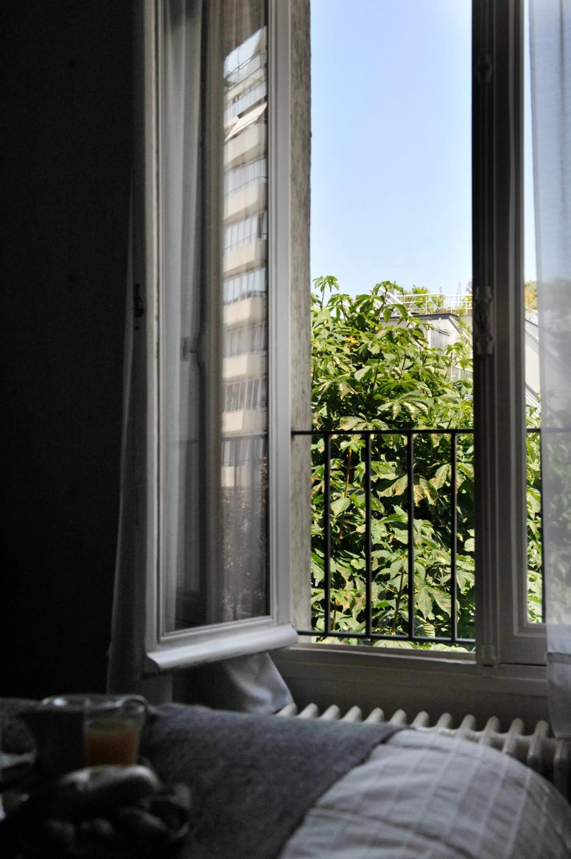 Garden view, Bed in HOTEL DE PARIS MONTPARNASSE