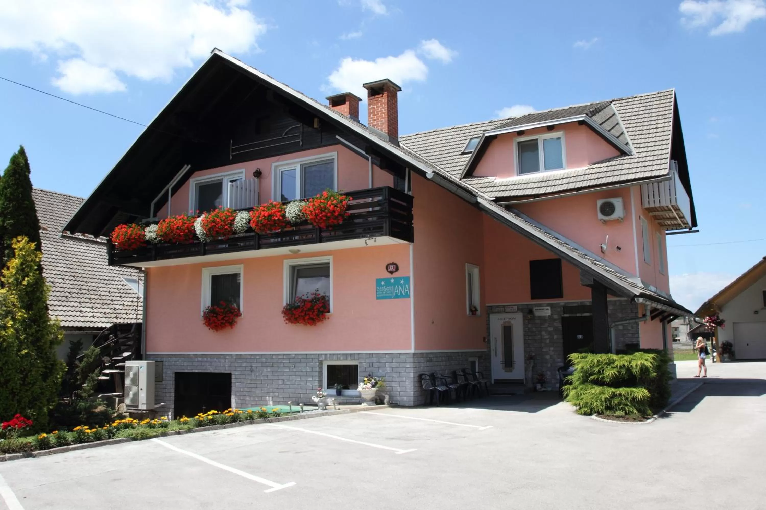 Facade/entrance in Rooms & Apartments Jana