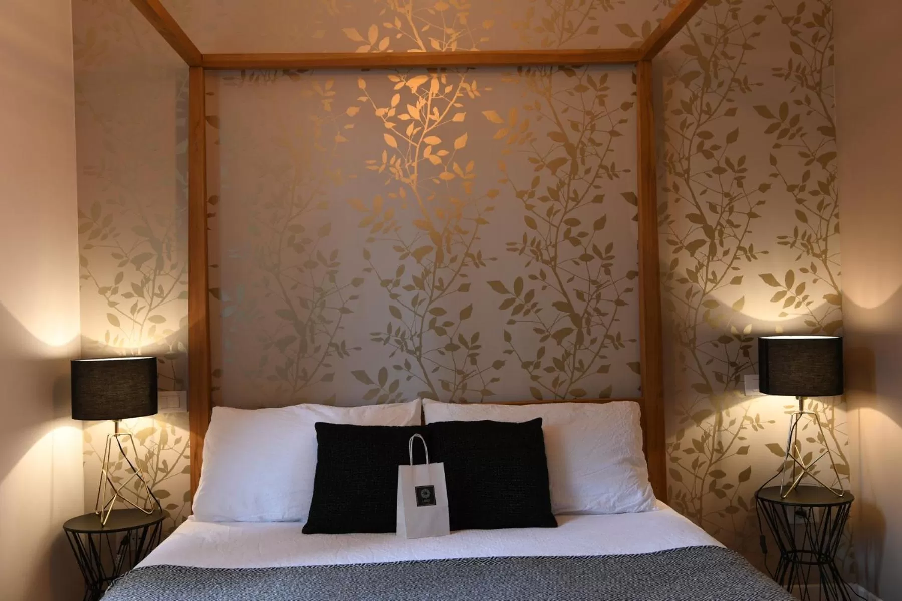 Bed in Lainez Rooms & Suites