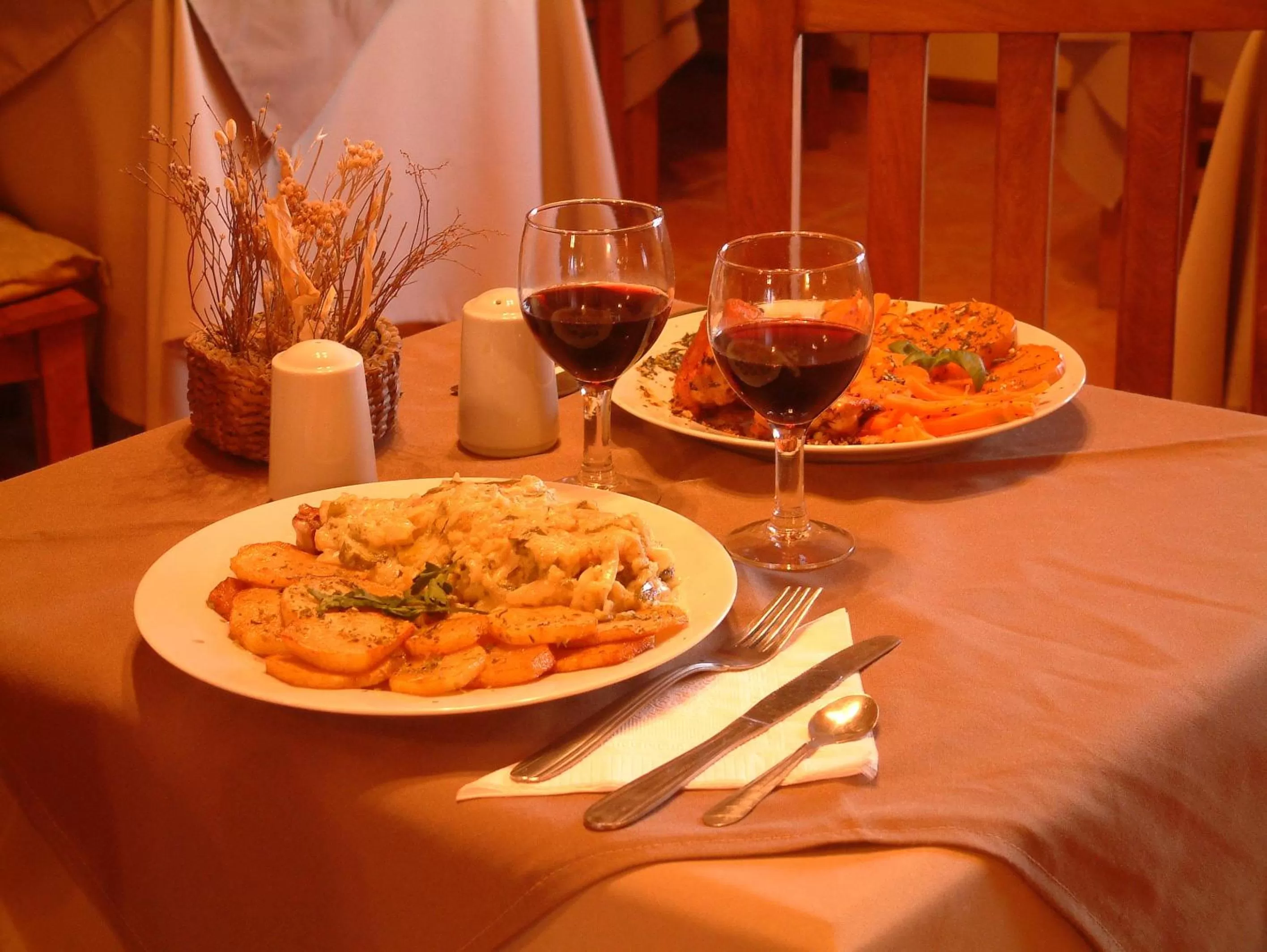 Restaurant/places to eat in Hosteria Vientos Del Sur