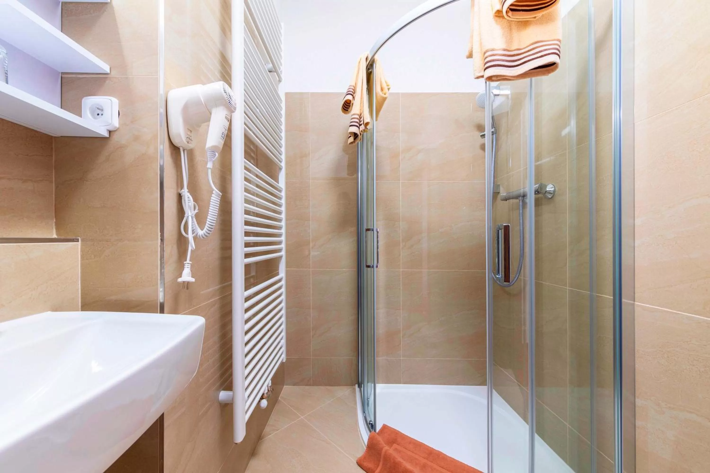 Bathroom in Vila Lovců králových