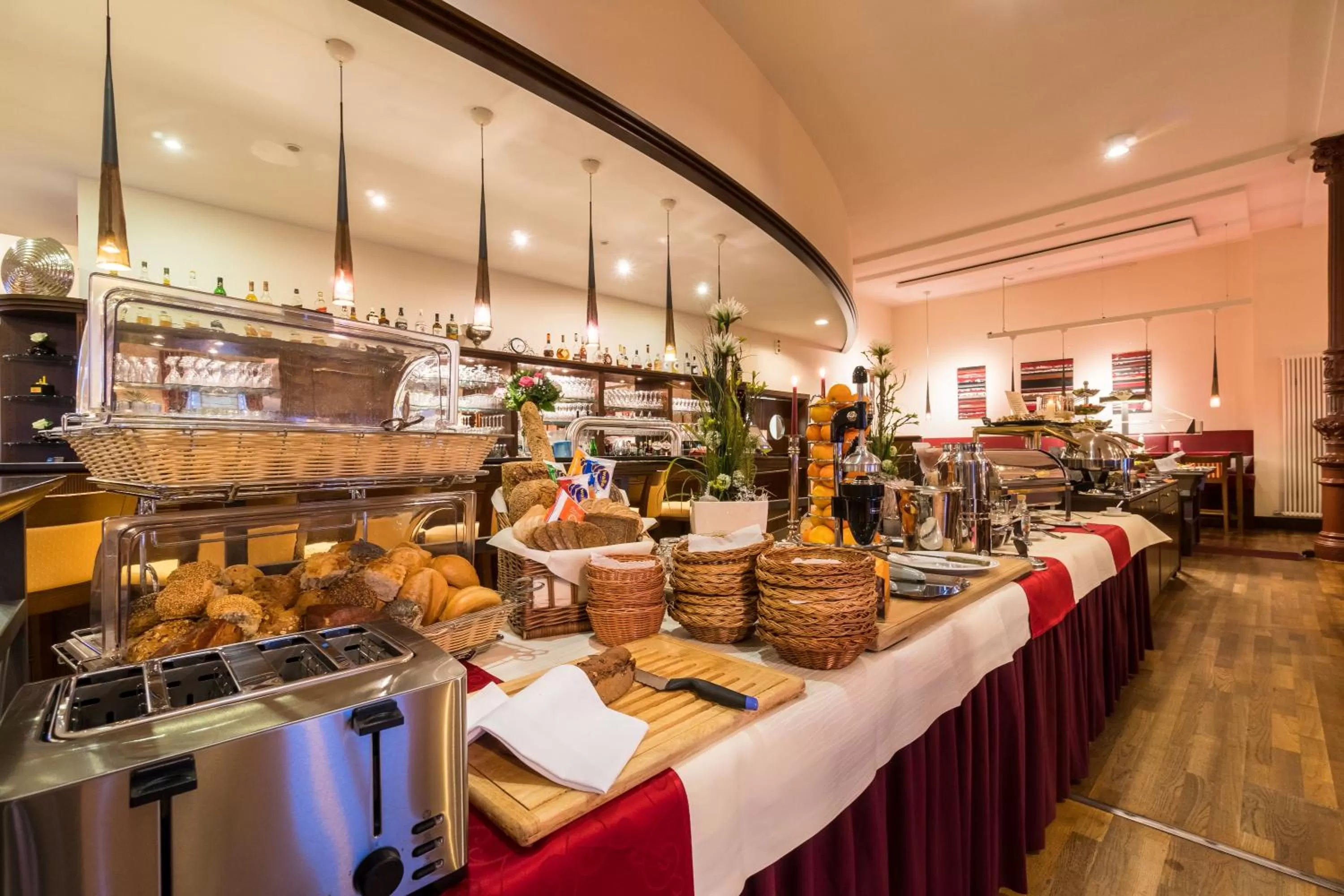 Breakfast, Restaurant/Places to Eat in Strandhotel Hohenzollern