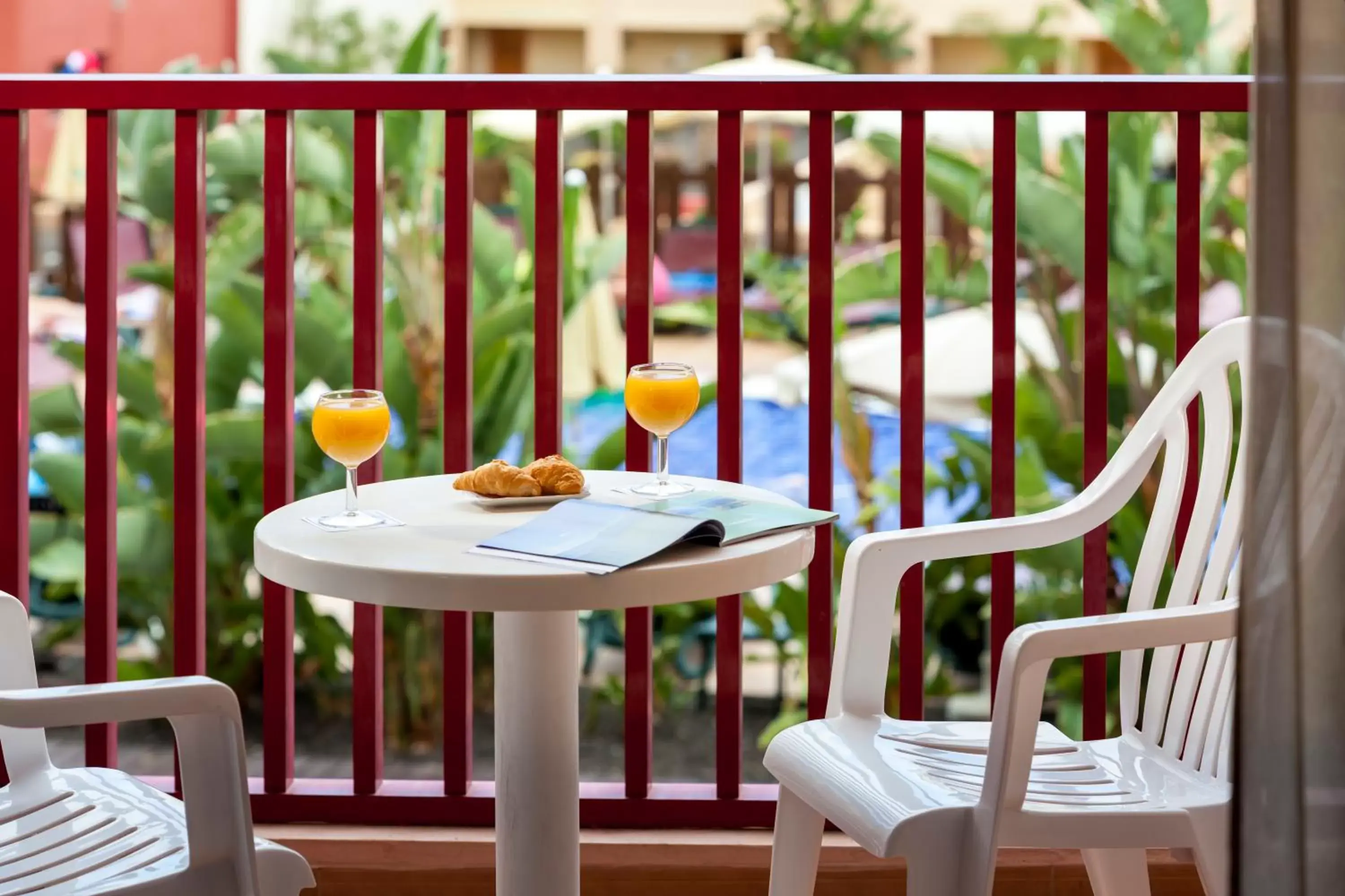 Family Room (2 Adults + 2 Children) with Pool View in Hotel Best Jacaranda Family Room (2 Adults + 2 Children) with Pool View in Hotel Best Jacaranda