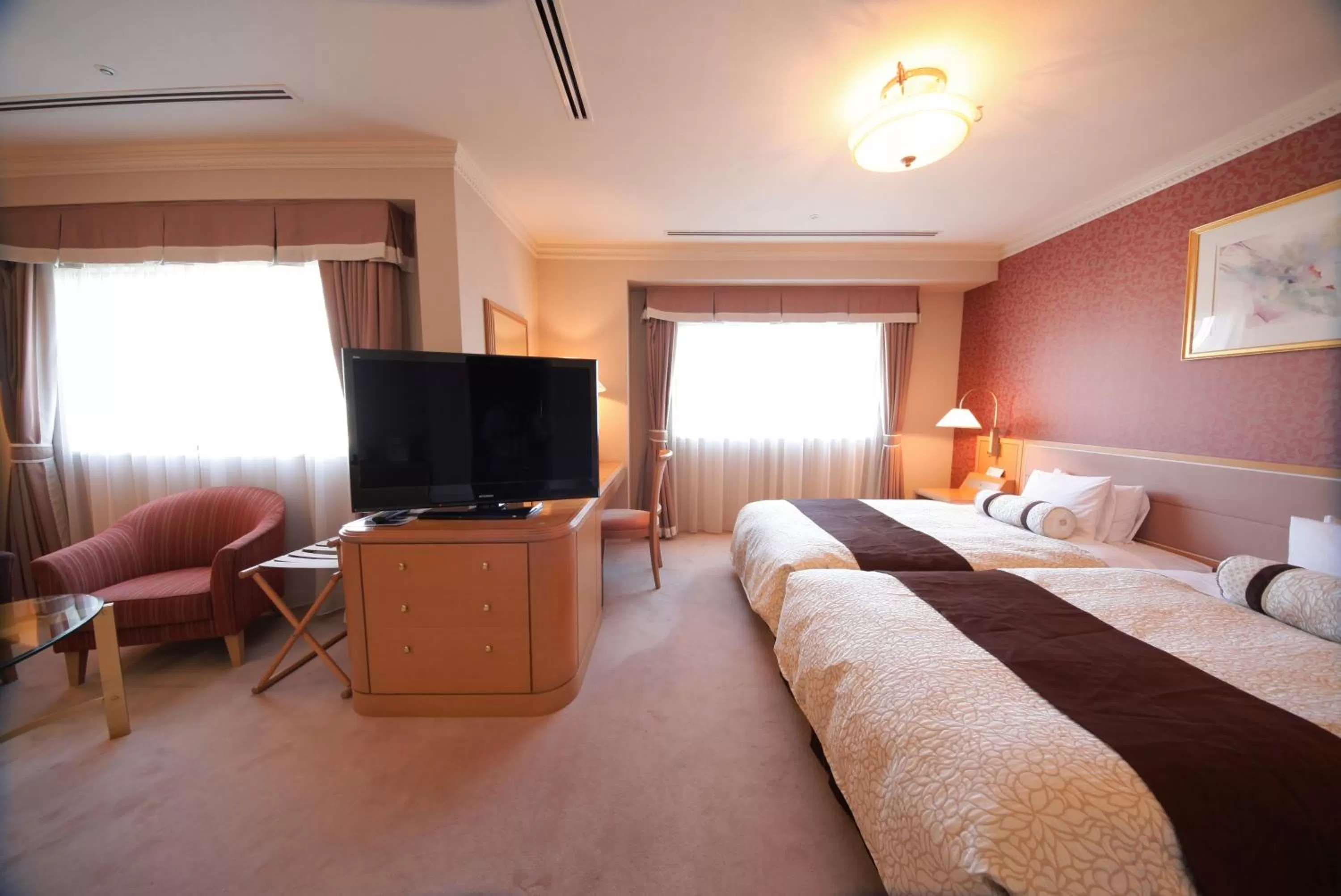 Photo of the whole room, Bed in Numazu River Side Hotel
