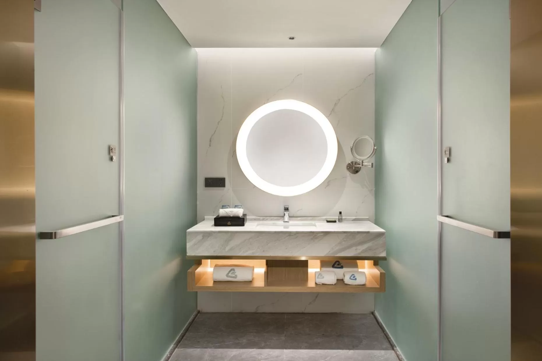 Bathroom in Grand Skylight Garden Hotel Shenzhen Tianmian City Building