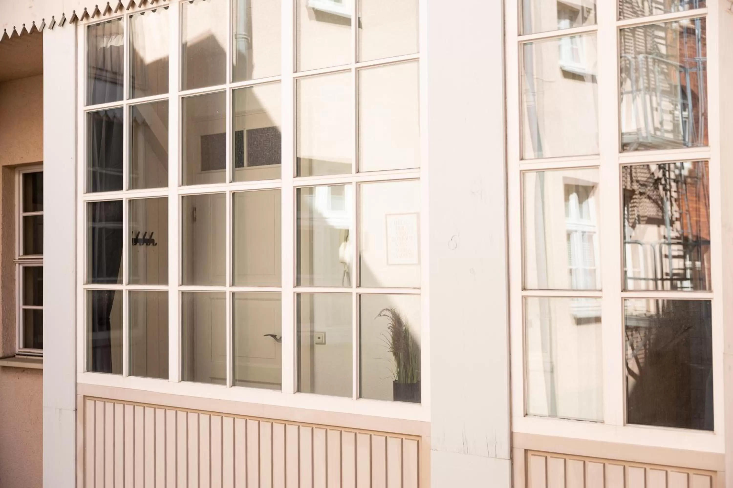 Property building in Ko-Living Space an der Oper - Street Art Design Apartments