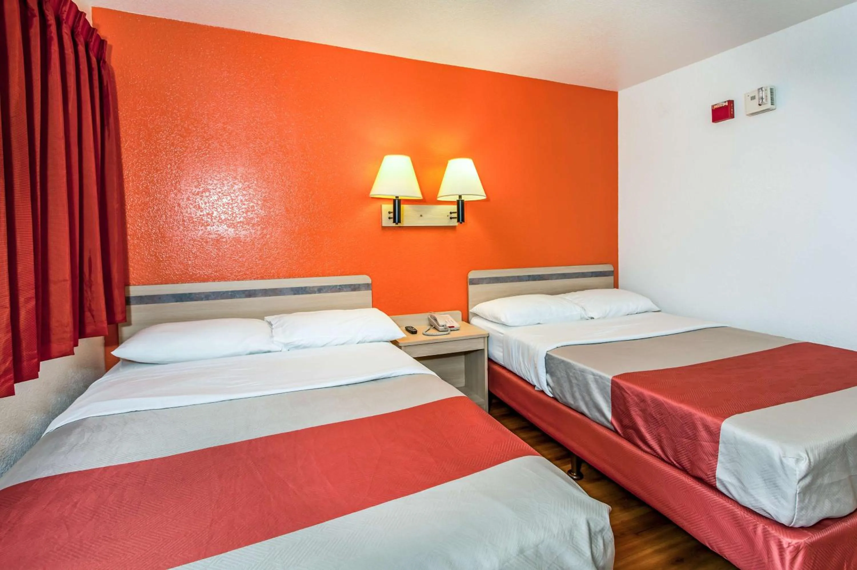 Bedroom, Bed in Motel 6-Vacaville, CA