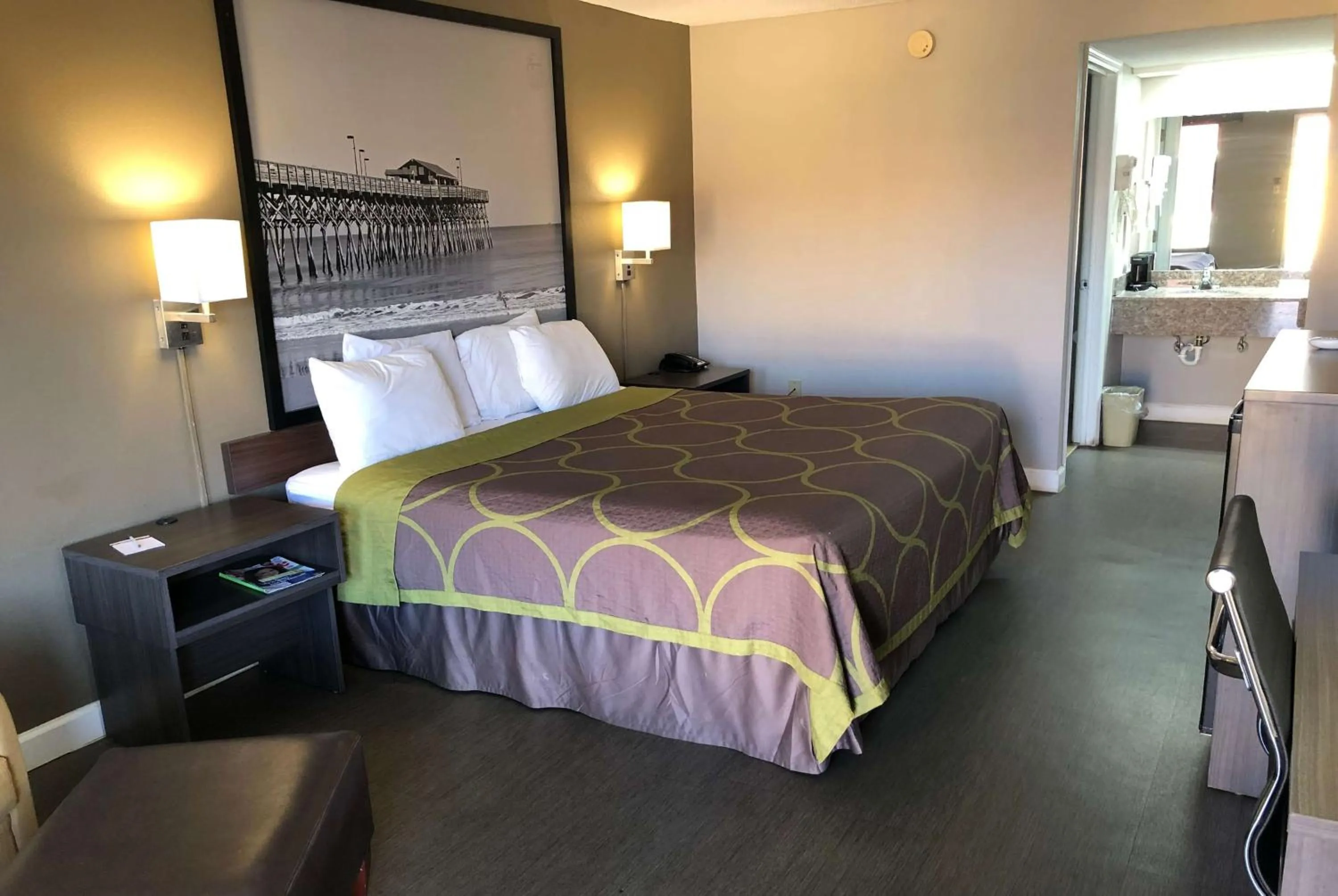 Photo of the whole room, Bed in Super 8 by Wyndham Orangeburg Near I-26