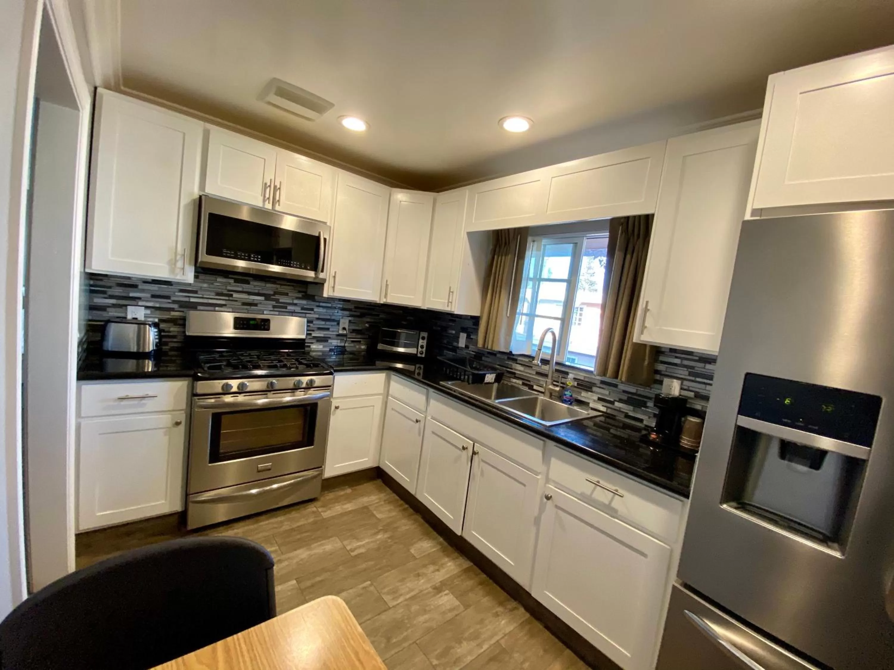 Kitchen or kitchenette in Viking Motel-Ventura