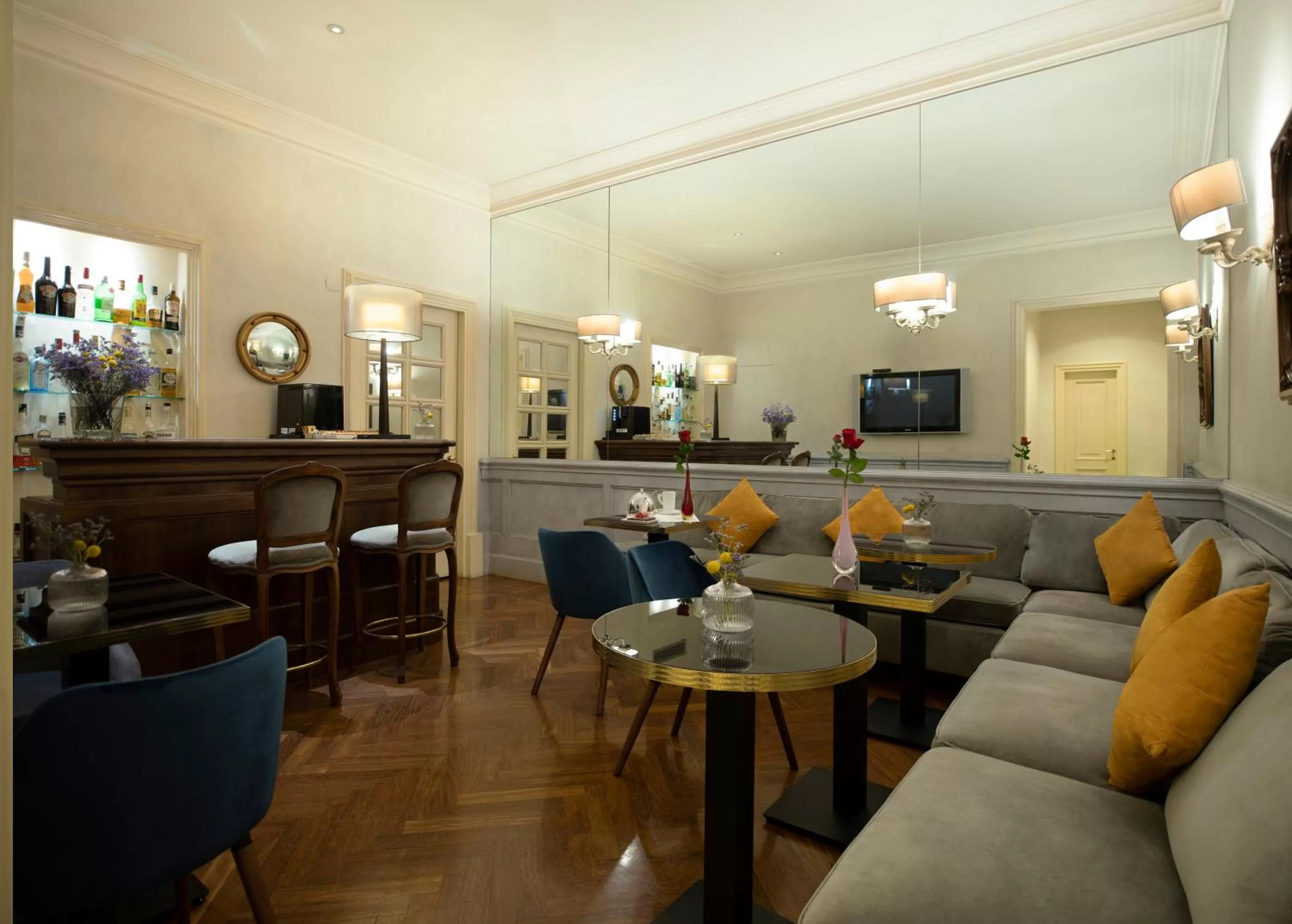 Lounge or bar in Alpi Hotel