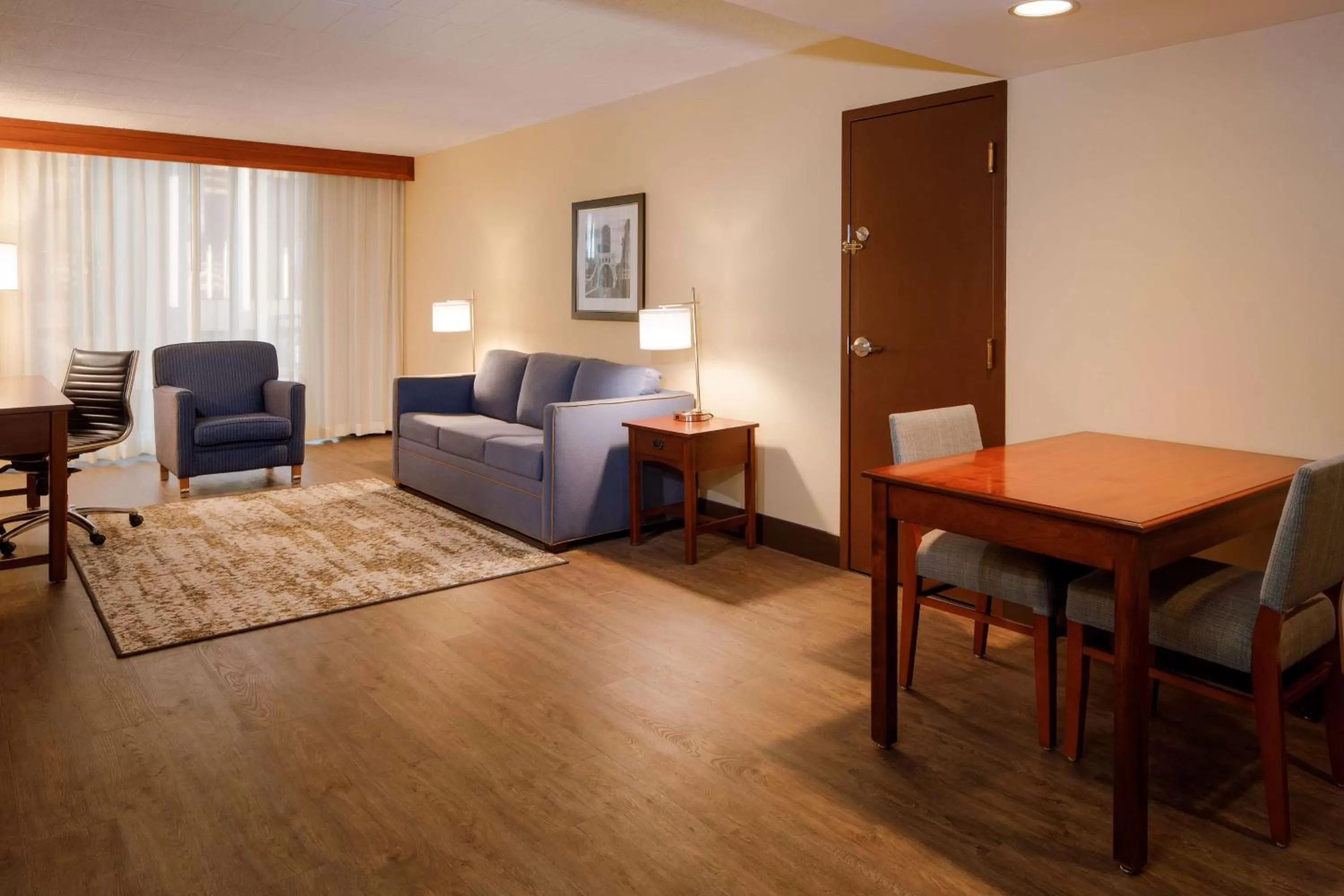 Bedroom in DoubleTree by Hilton Pittsburgh - Cranberry
