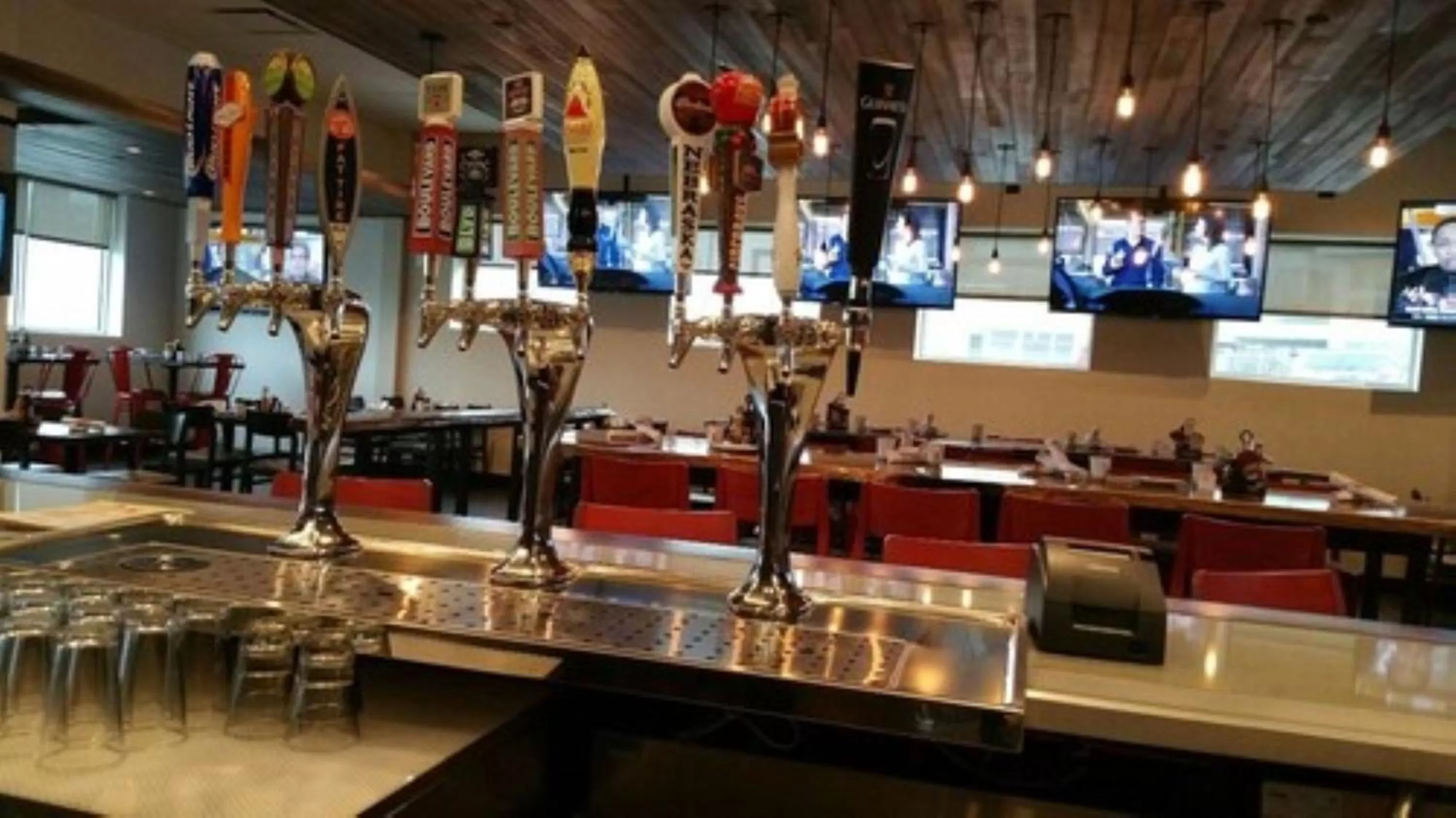 Lounge or bar in Holiday Inn Omaha Downtown - Waterpark by IHG