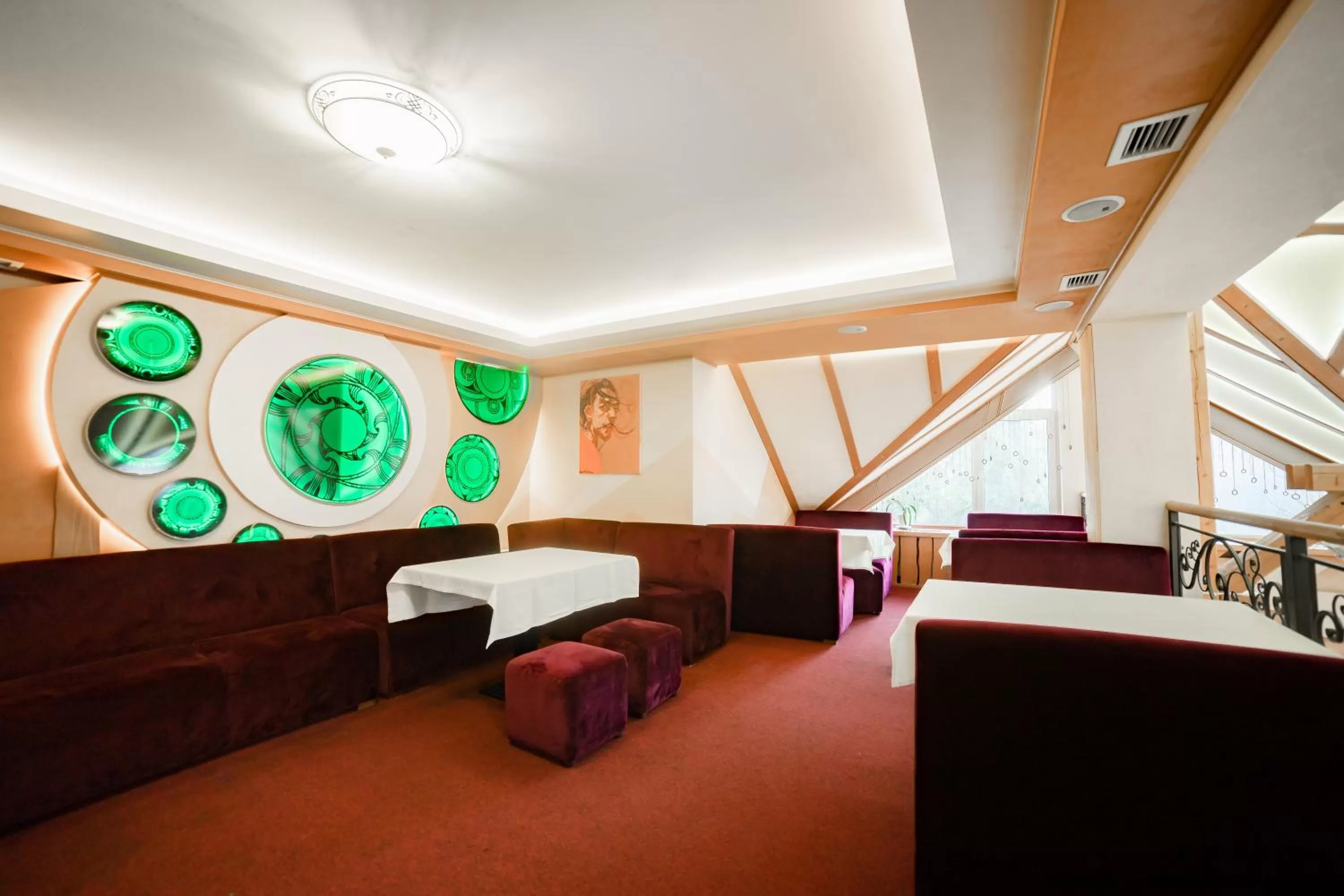 Restaurant/places to eat in Wellland Hotel