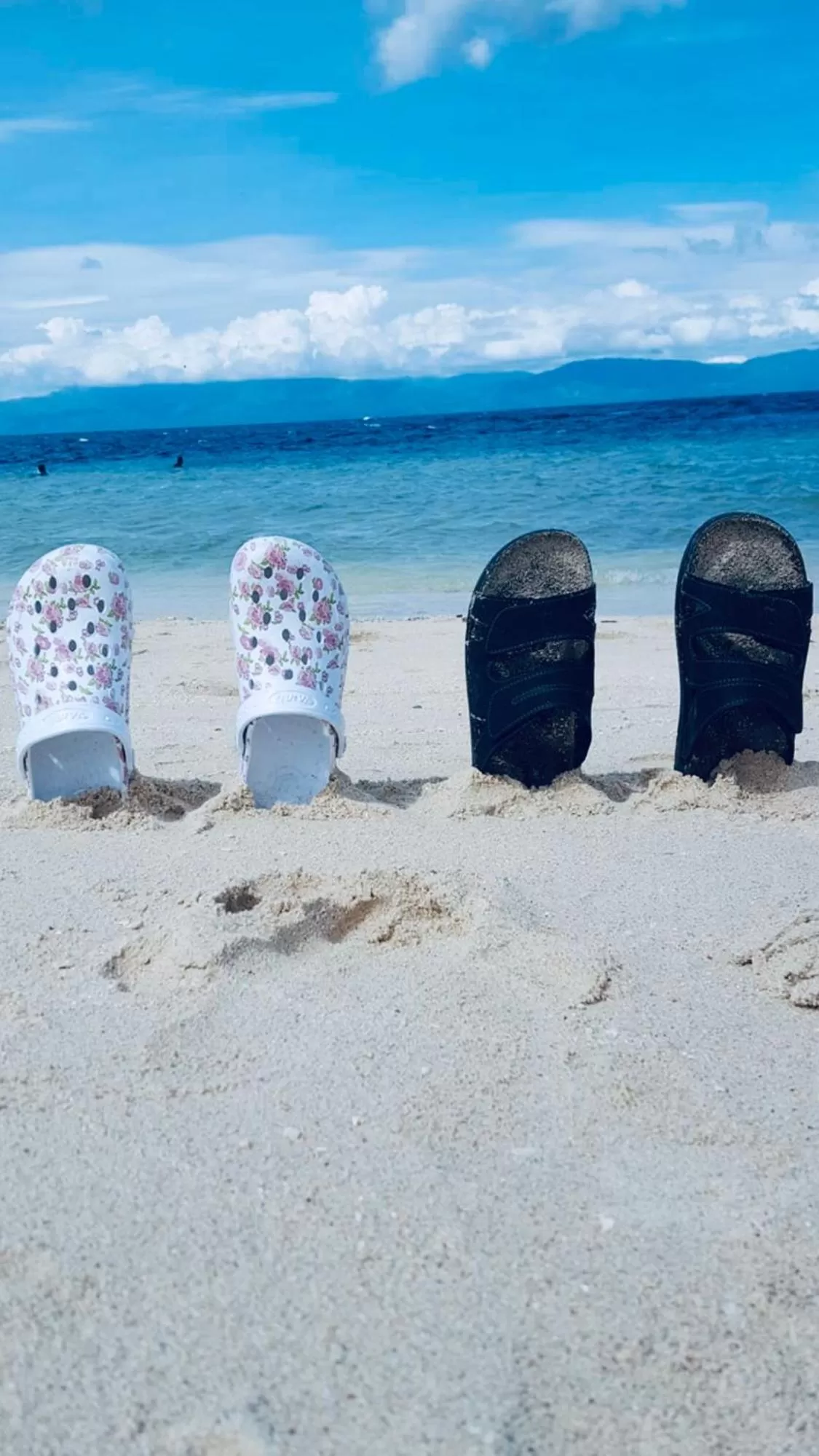 Beach in Pescador View - Beachfront ,Extensions & nearby the Ocean Hostels & Restaurant Moalboal