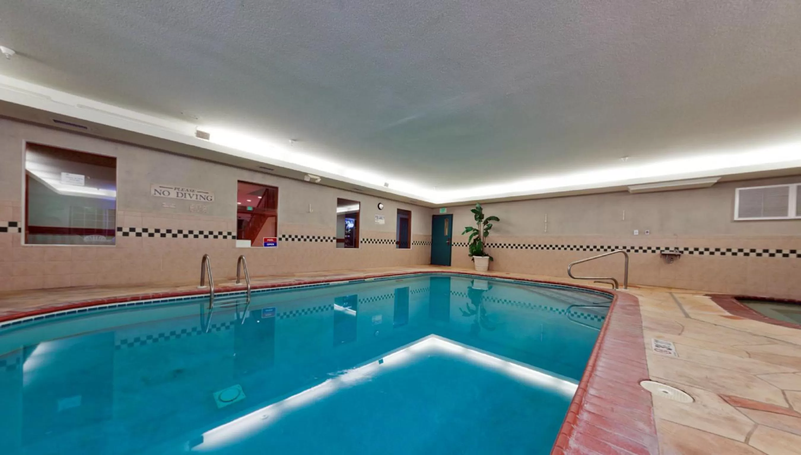 Swimming pool in Country Inn & Suites by Radisson, Michigan City, IN