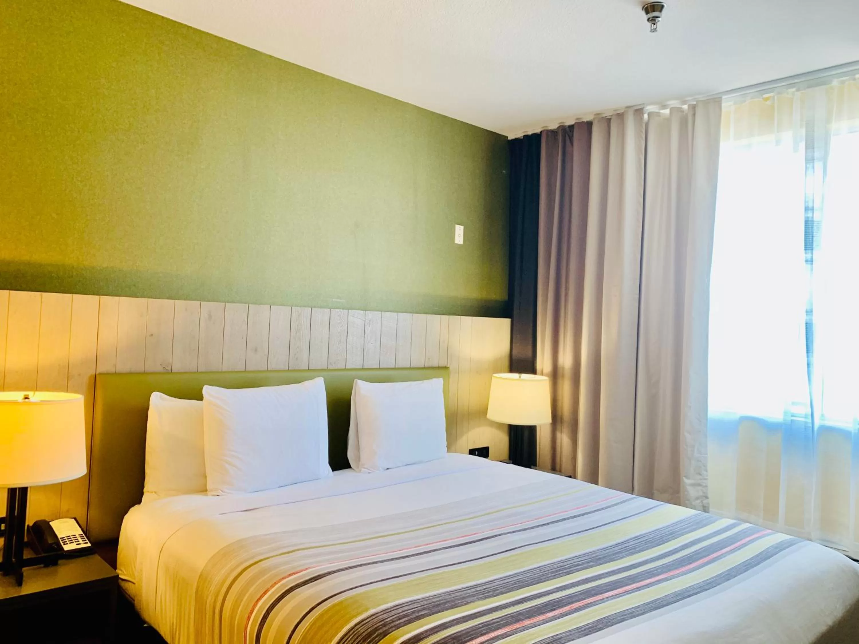 Bedroom, Bed in Country Inn & Suites by Radisson, San Jose International Airport, CA