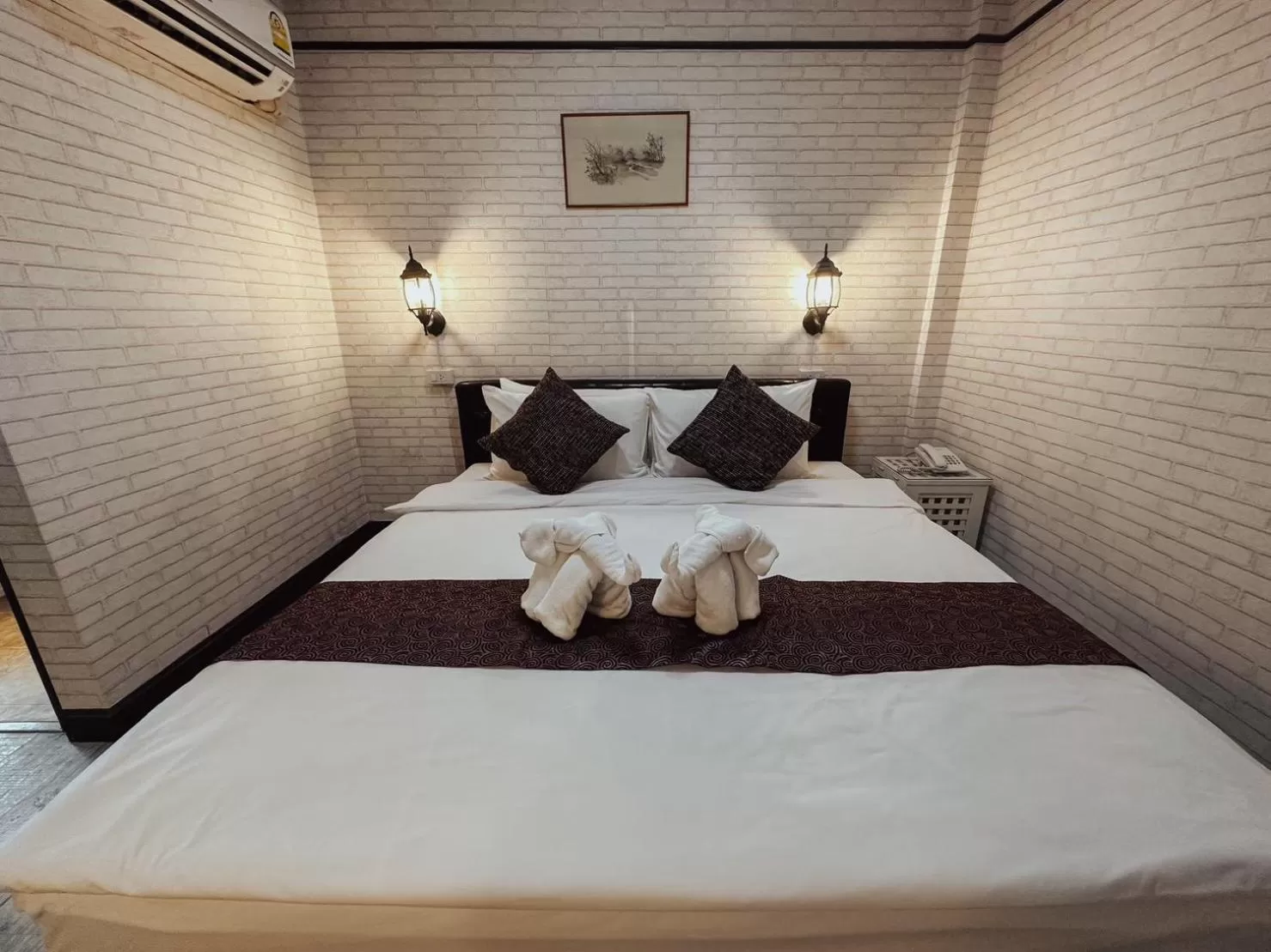 Bed in Hotel De Khuvieng