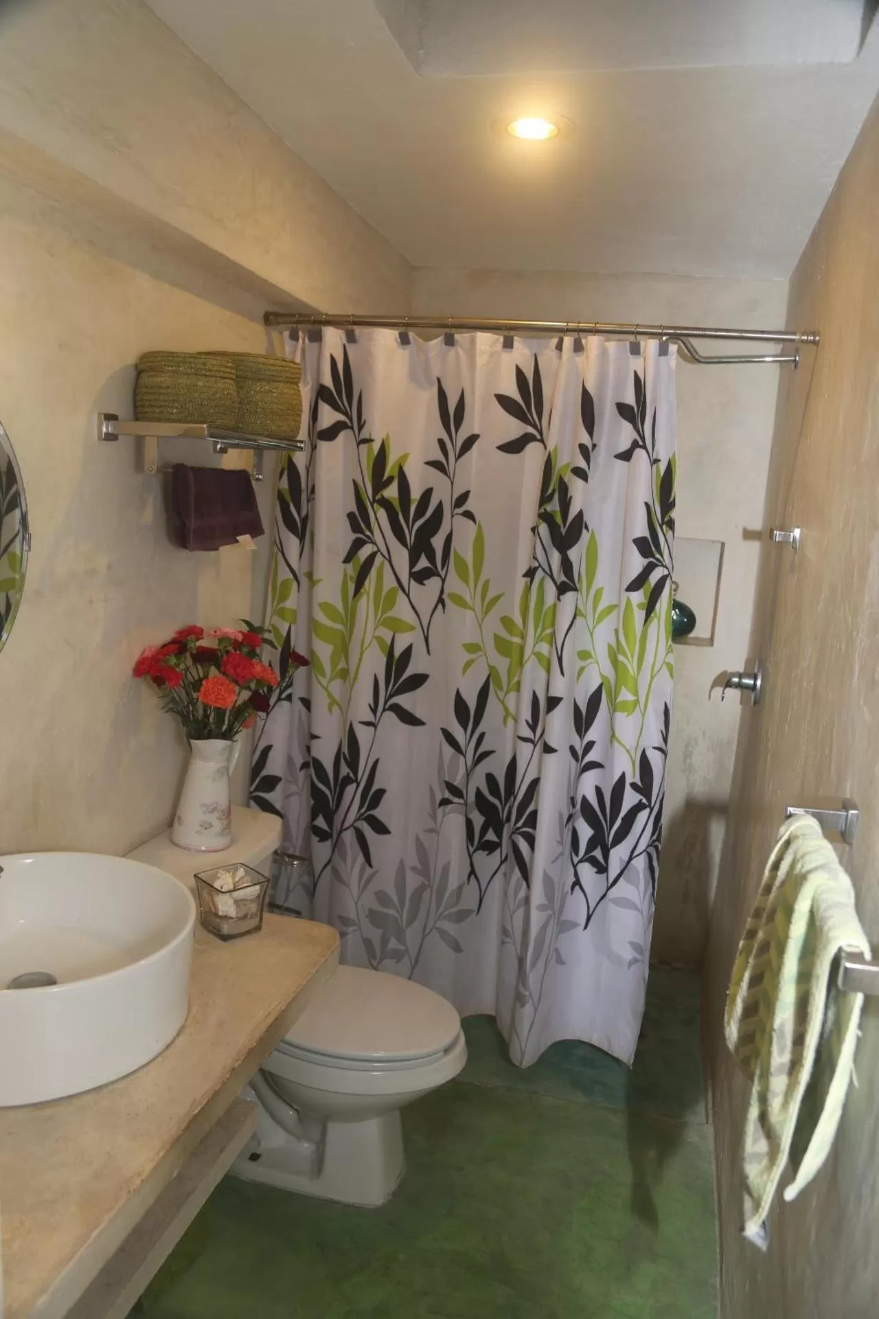 Shower in La Pantera Negra