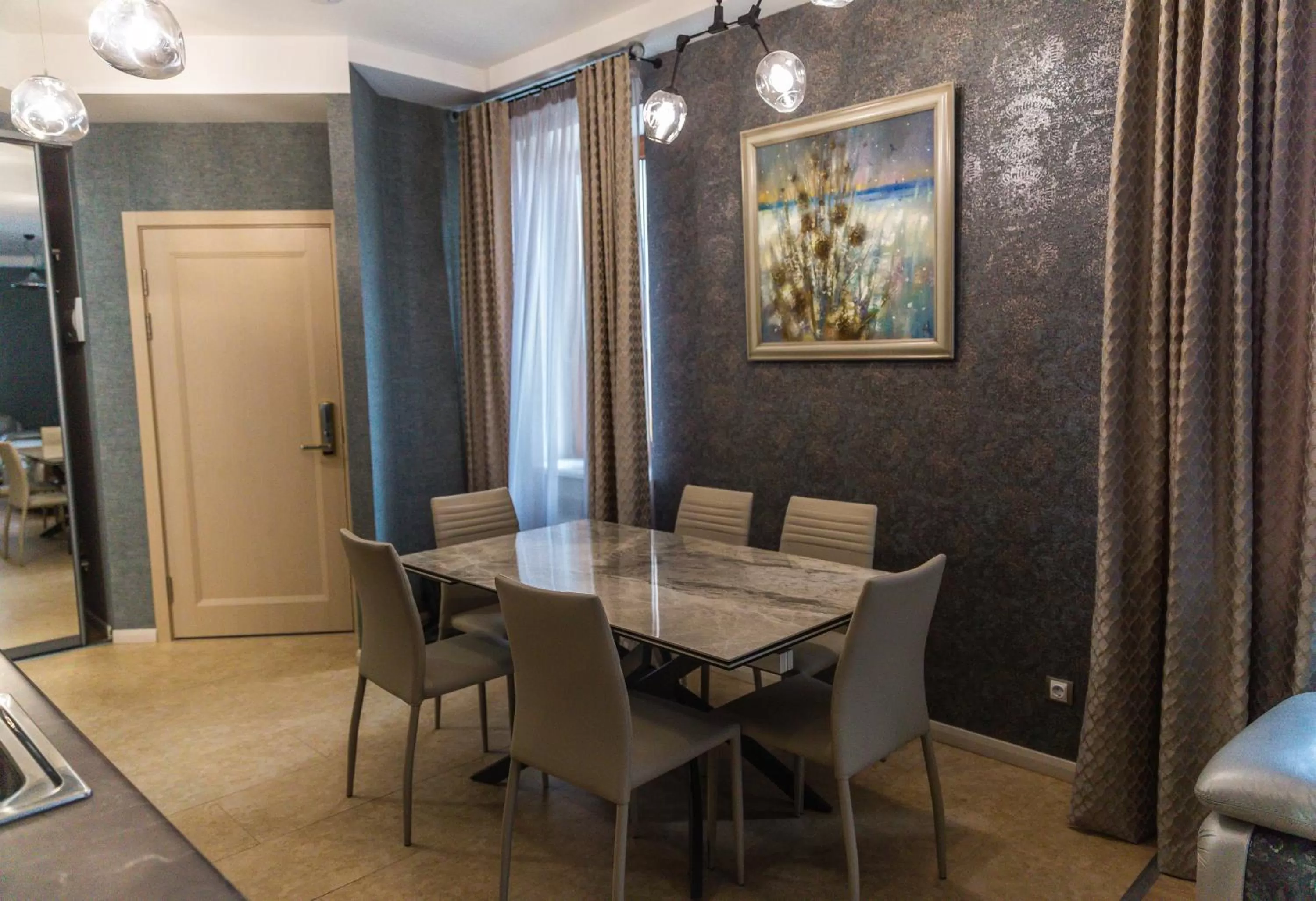 Communal lounge/ TV room, Dining Area in Hotel "Mandarin Clubhouse"