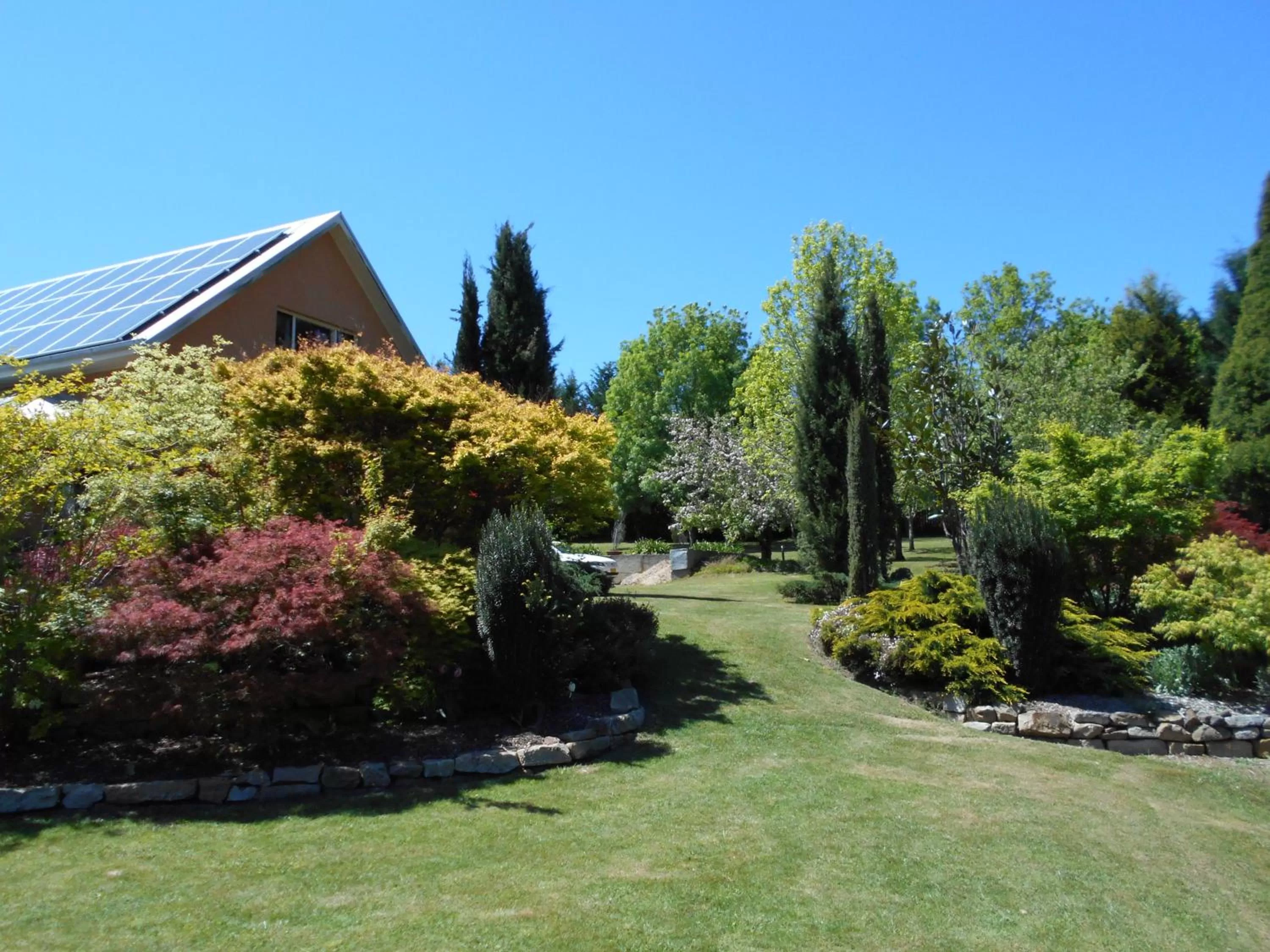 Garden in Fitzroy Inn Historic Retreat Mittagong